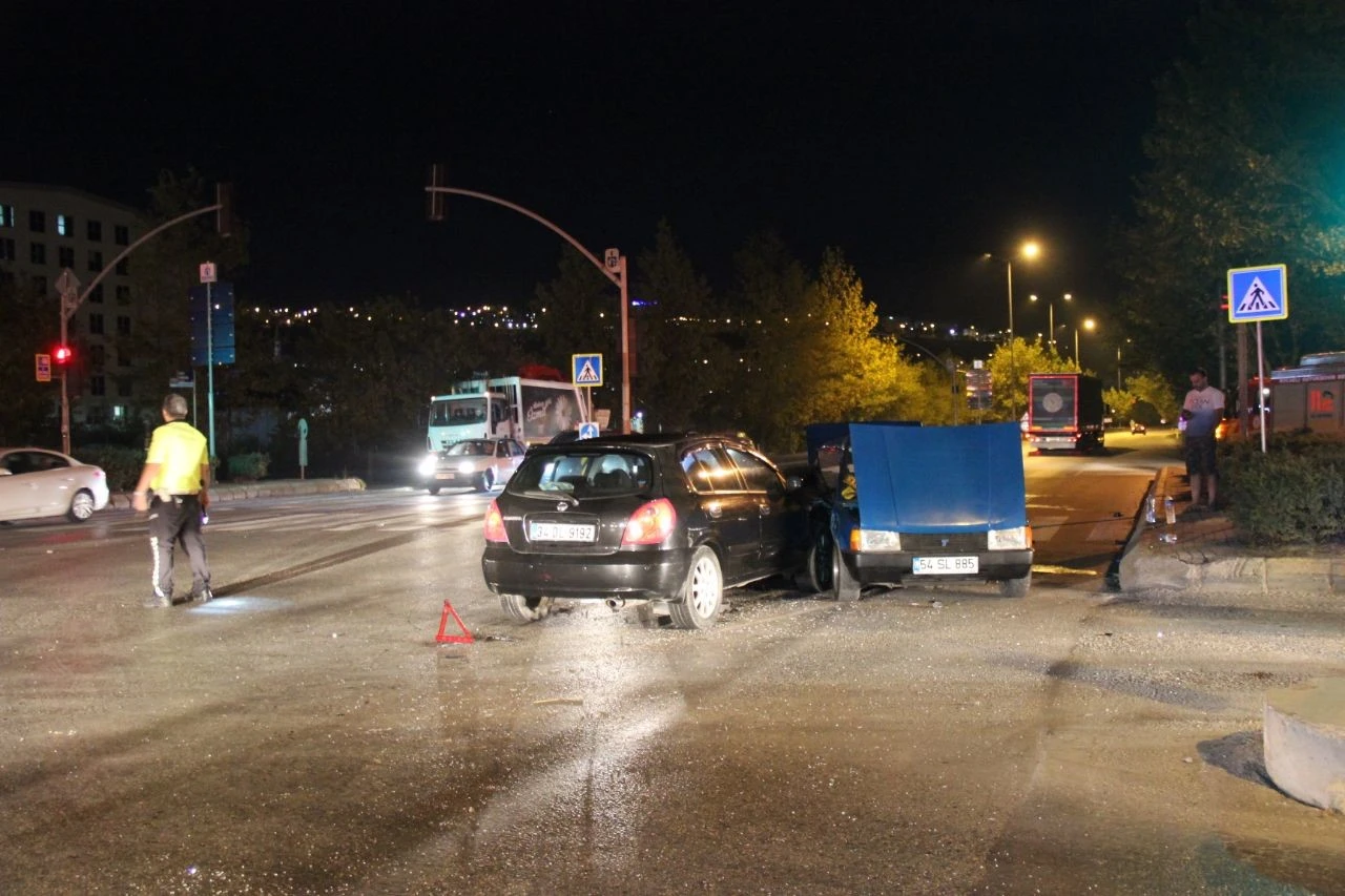 Kırmızı ışık ihlali kazaya neden oldu