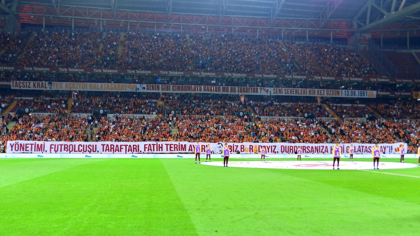 Galatasaray taraftarından TFF’nin kararlarına tepki