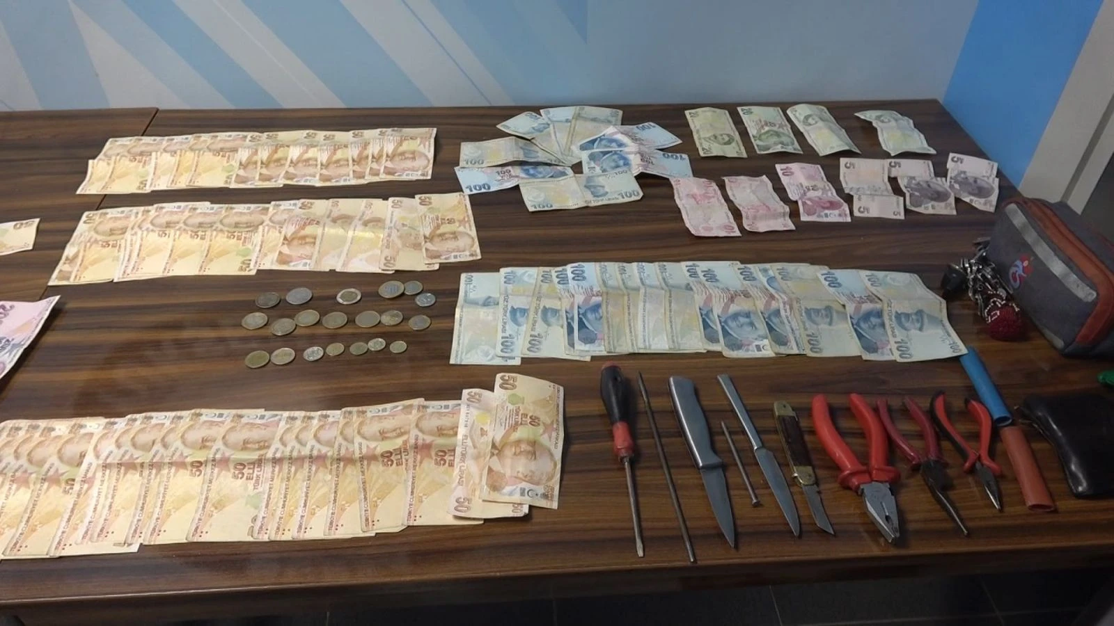 Dilencinin üzerinden çıkan para zabıta ekiplerini şaşkına çevirdi