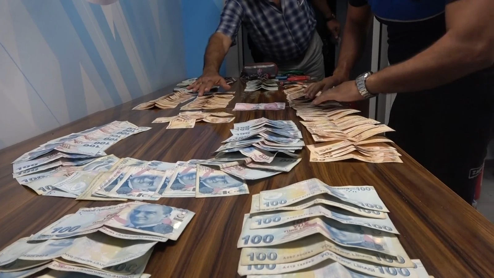 Dilencinin üzerinden çıkan para zabıta ekiplerini şaşkına çevirdi