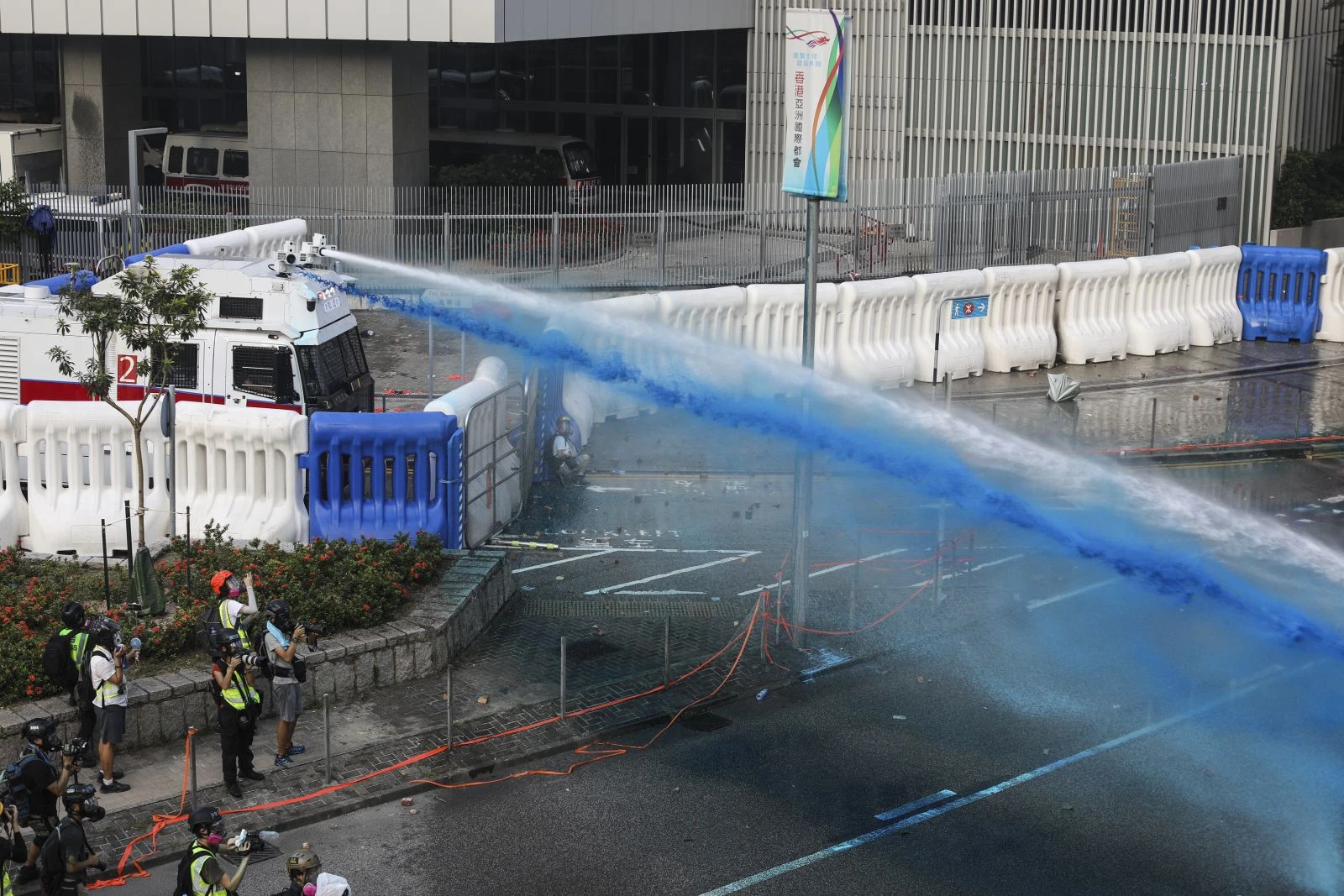 Tansiyon yükseliyor! Eylemciler İngiltere'den yardım istedi