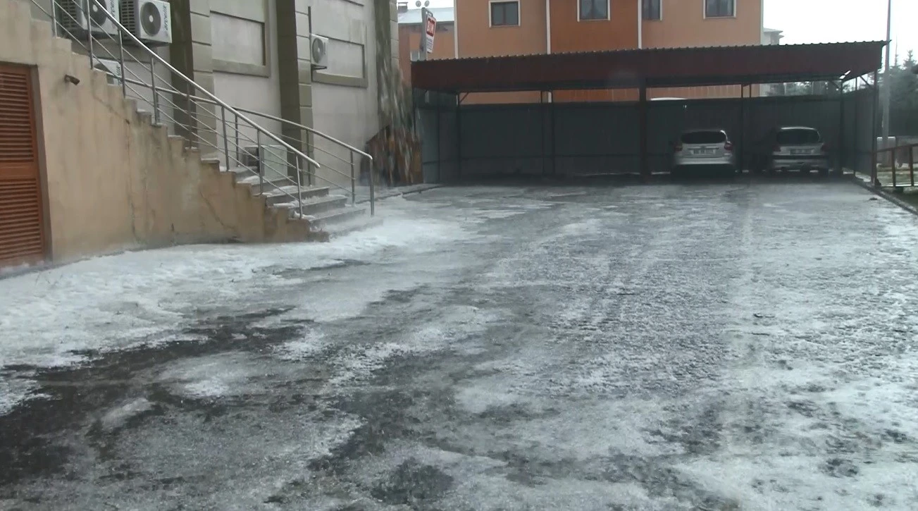 Erzurum'da dolu yağışı sonrası sokaklar