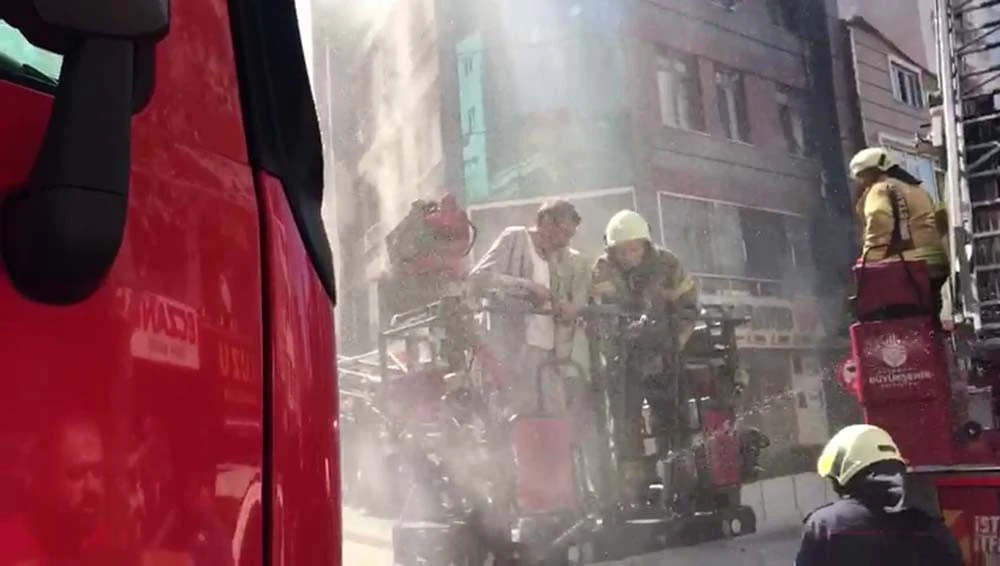 Kağıthane'de korkutan yangın