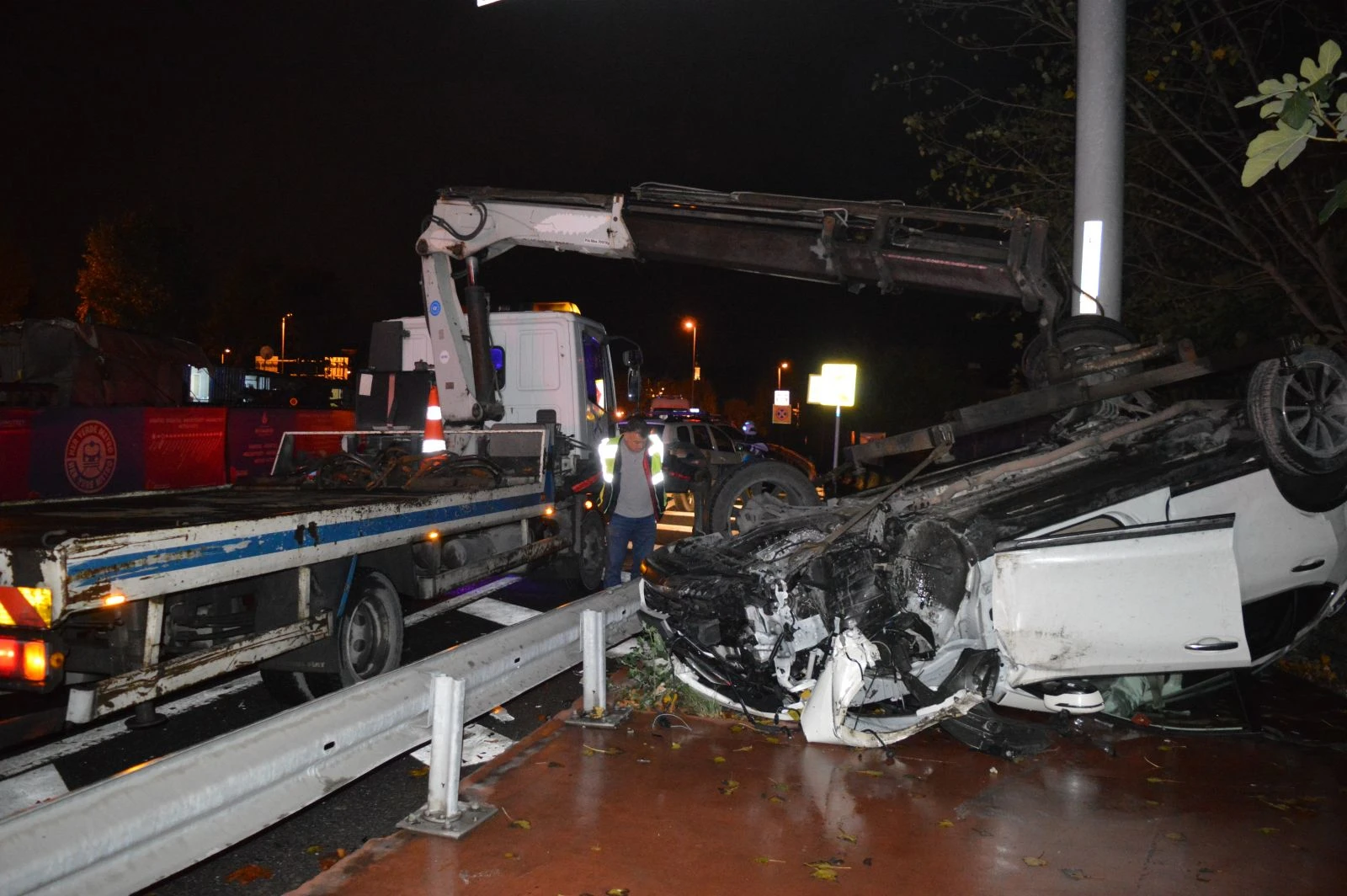 Kaza yerine gelen polis aracına başka bir otomobil çarptı