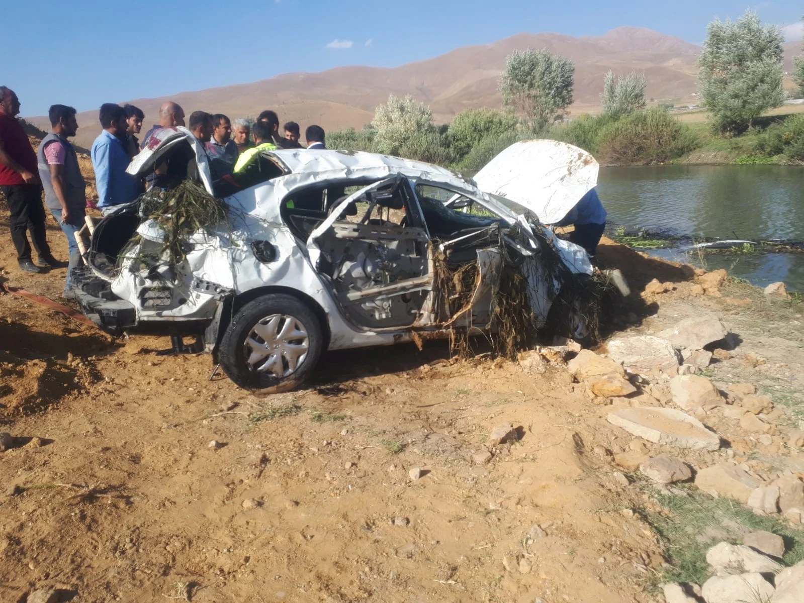 Virajı alamayan otomobil takla attı: 3 ölü, 2 yaralı