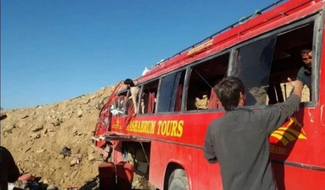 Pakistan'da katliam gibi kaza: 26 ölü, 15 yaralı