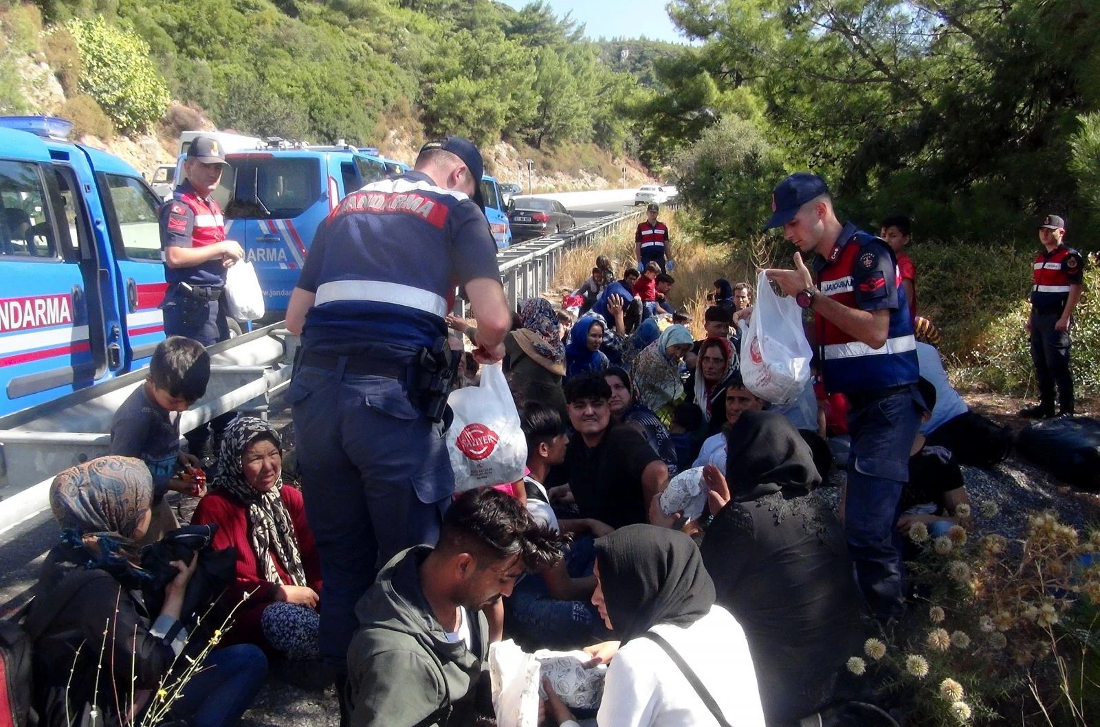 Mültecileri bıraktı! 48 bin doları alıp kaçtı