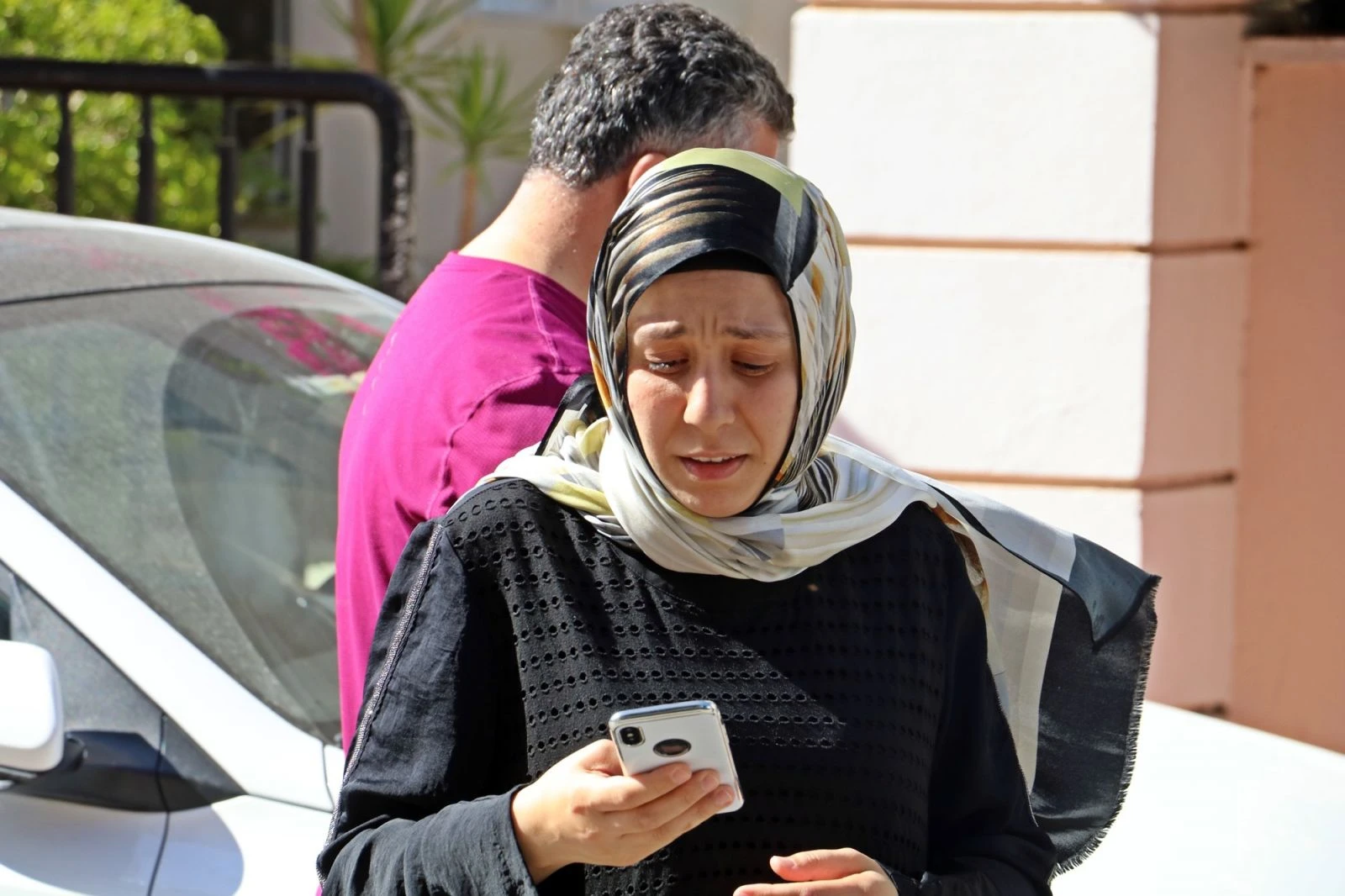 Serseri kurşun hareket halindeki otomobilin ön camına isabet etti