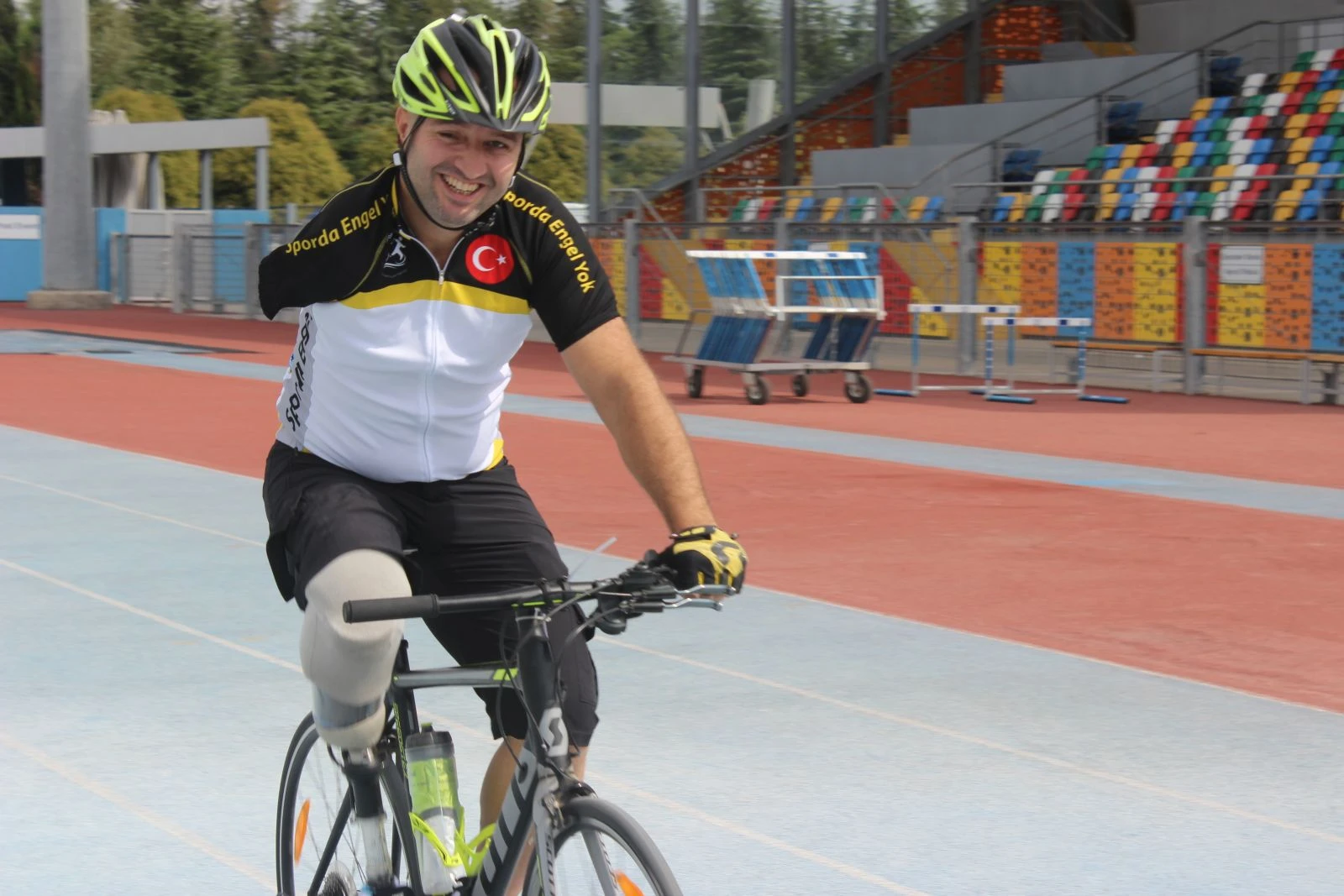 Elma toplamak için çıktığı ağaç hayatını değiştirdi