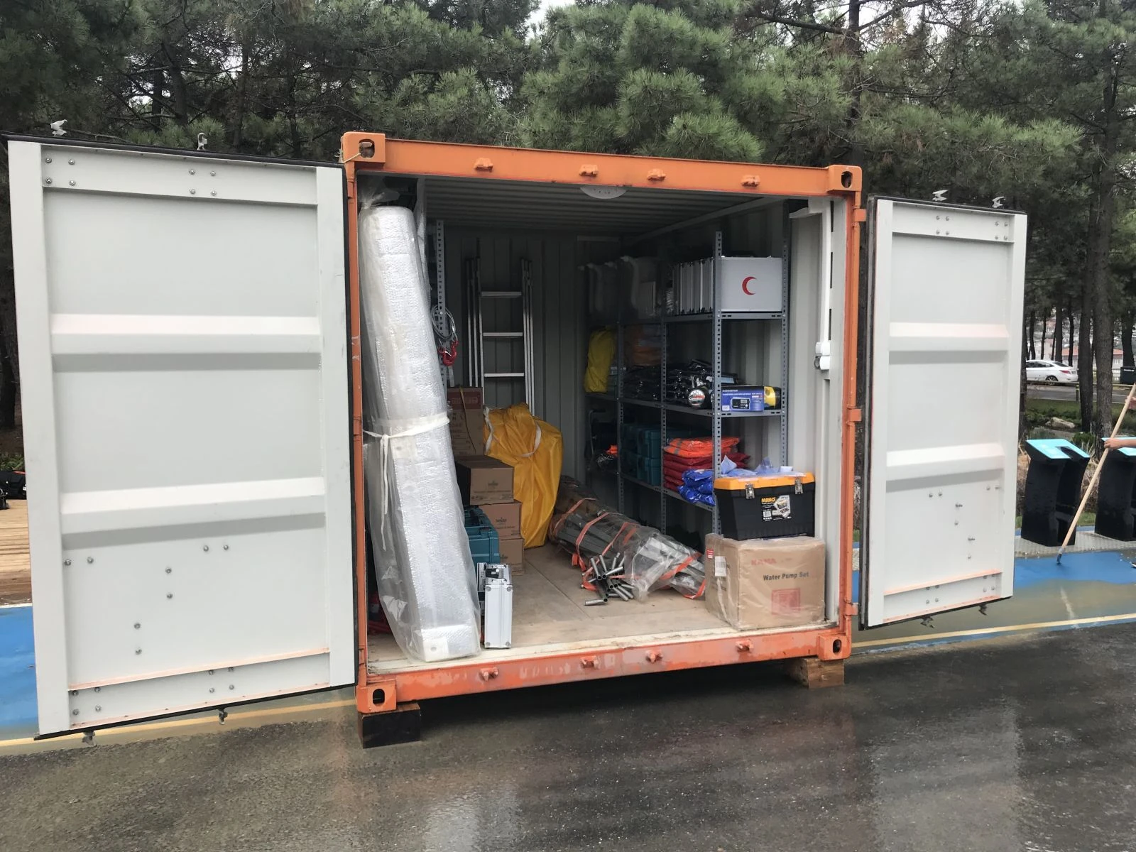 İstanbul'da olası bir depremde kullanılmak üzere afet müdahale konteynırları hazır bekliyor