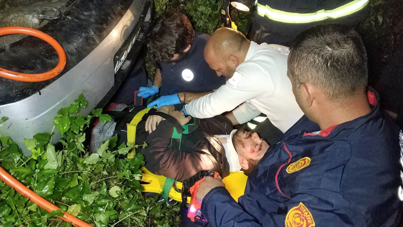 Su kanalına düşen araçta can pazarı