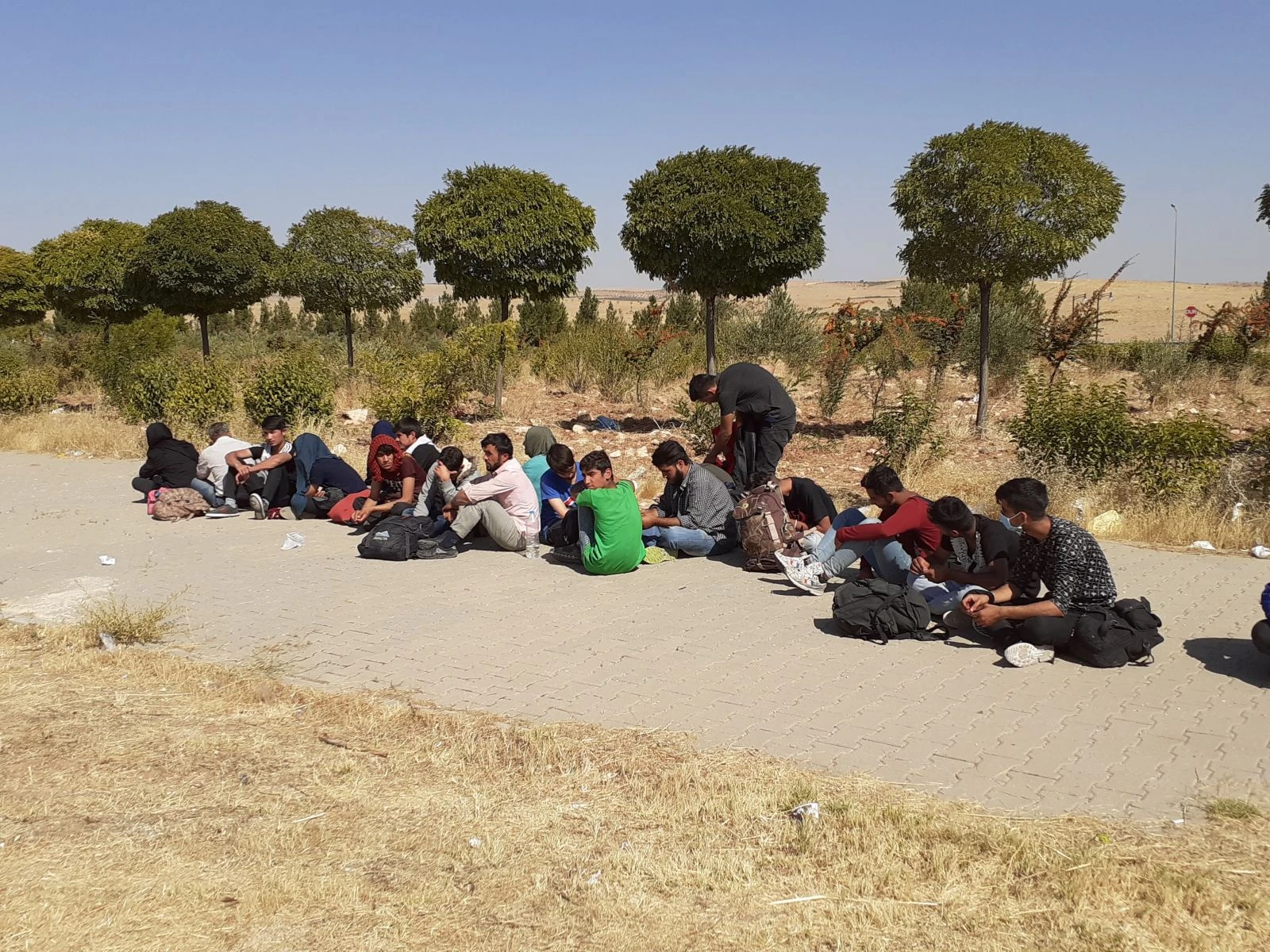 Mültecileri yol ortasında bırakıp kaçtılar