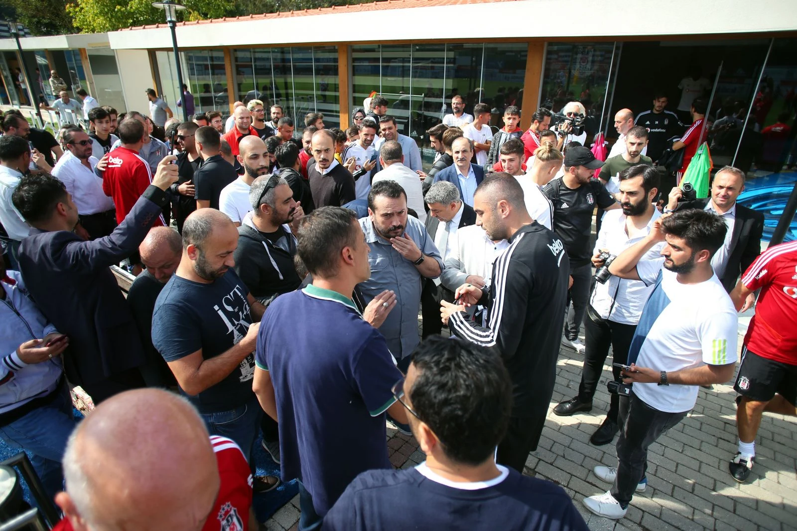 Beşiktaş taraftarlarından takıma destek