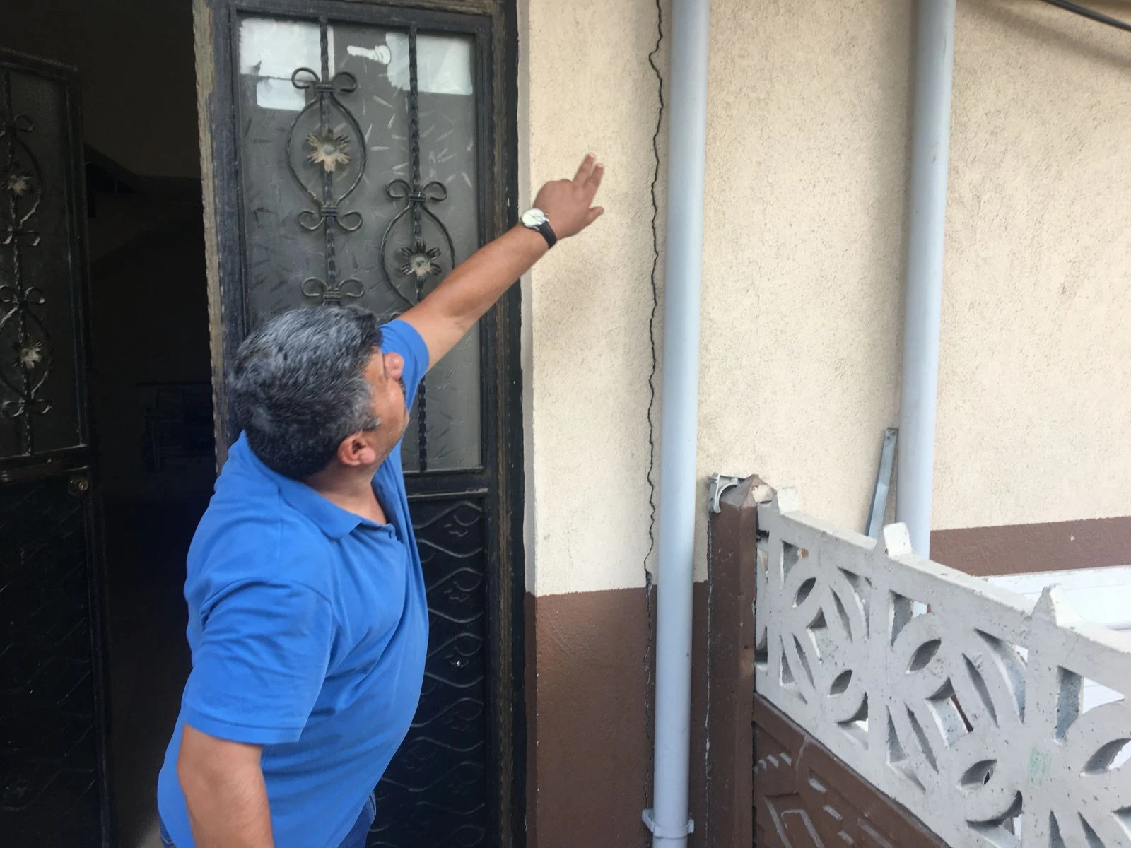 Tekirdağ'da deprem sonrası binalarda oluşan çatlaklar paniğe yol açtı