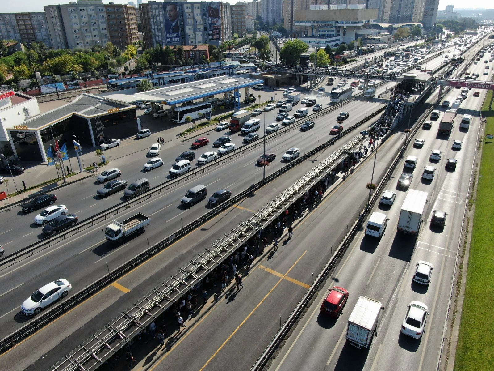 Deprem sonrası vatandaşlar toplu taşıma araçlarına koştu