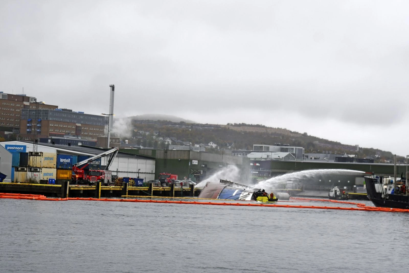 200 bin litre yakıt bulunan gemi yandı