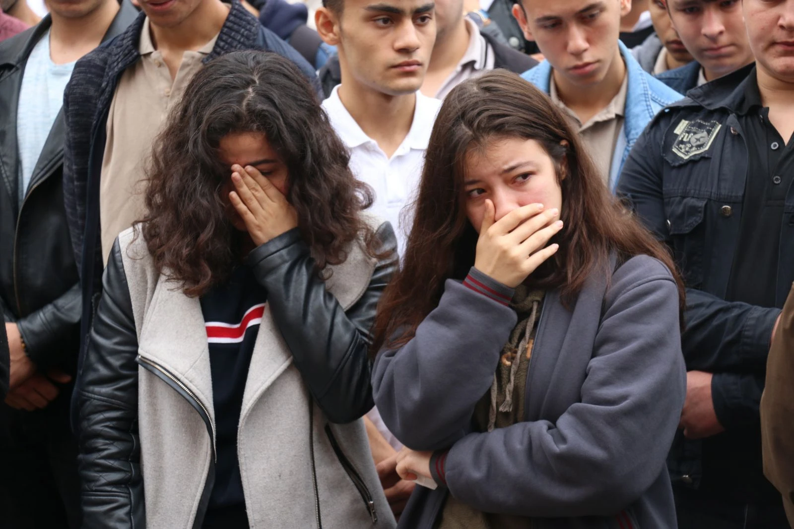 Depremde kalp krizi geçirerek öldü! Okulundan son yolculuğuna uğurlandı