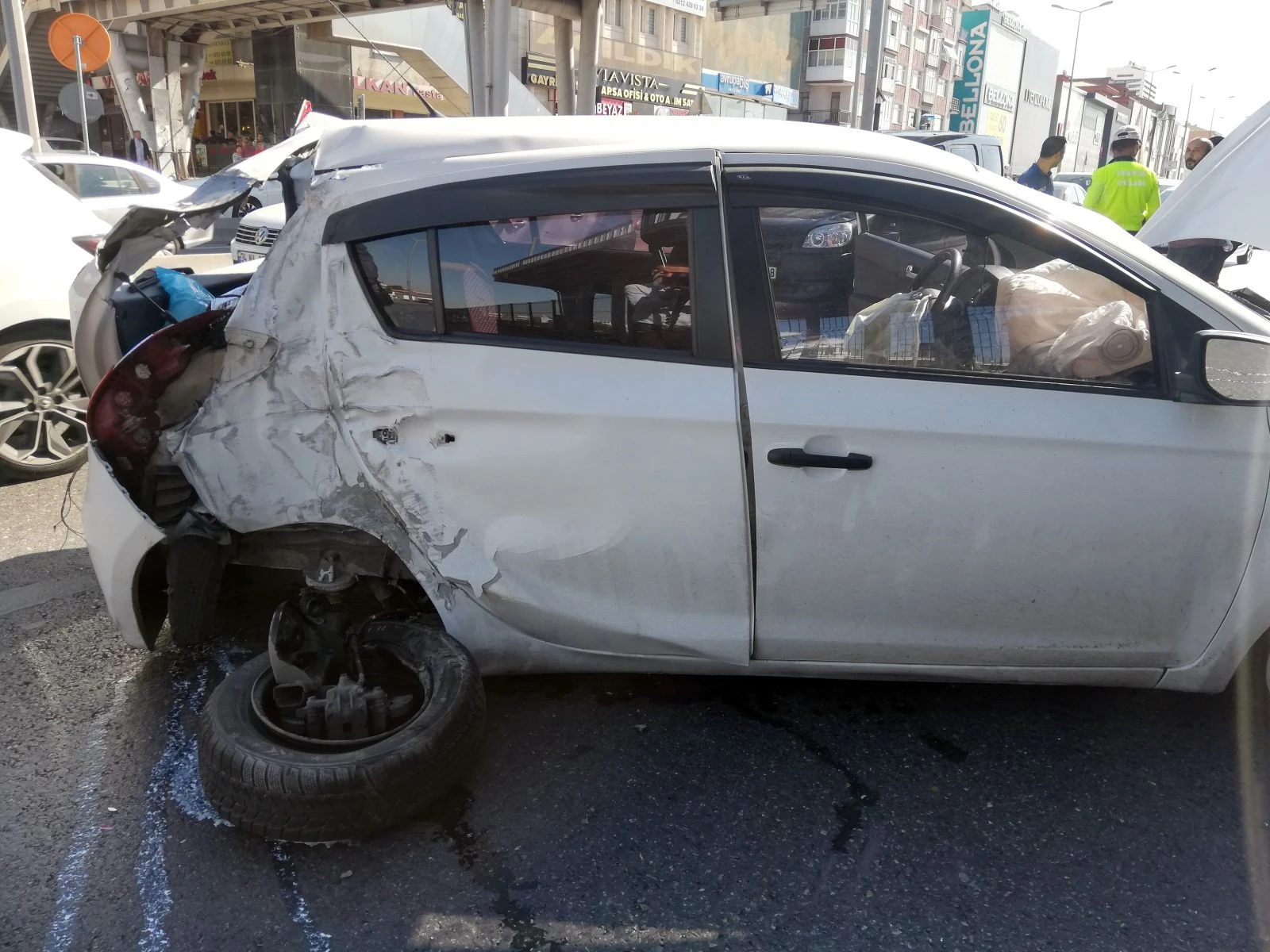 Avcılar E-5'te trafiği kilitleyen kaza