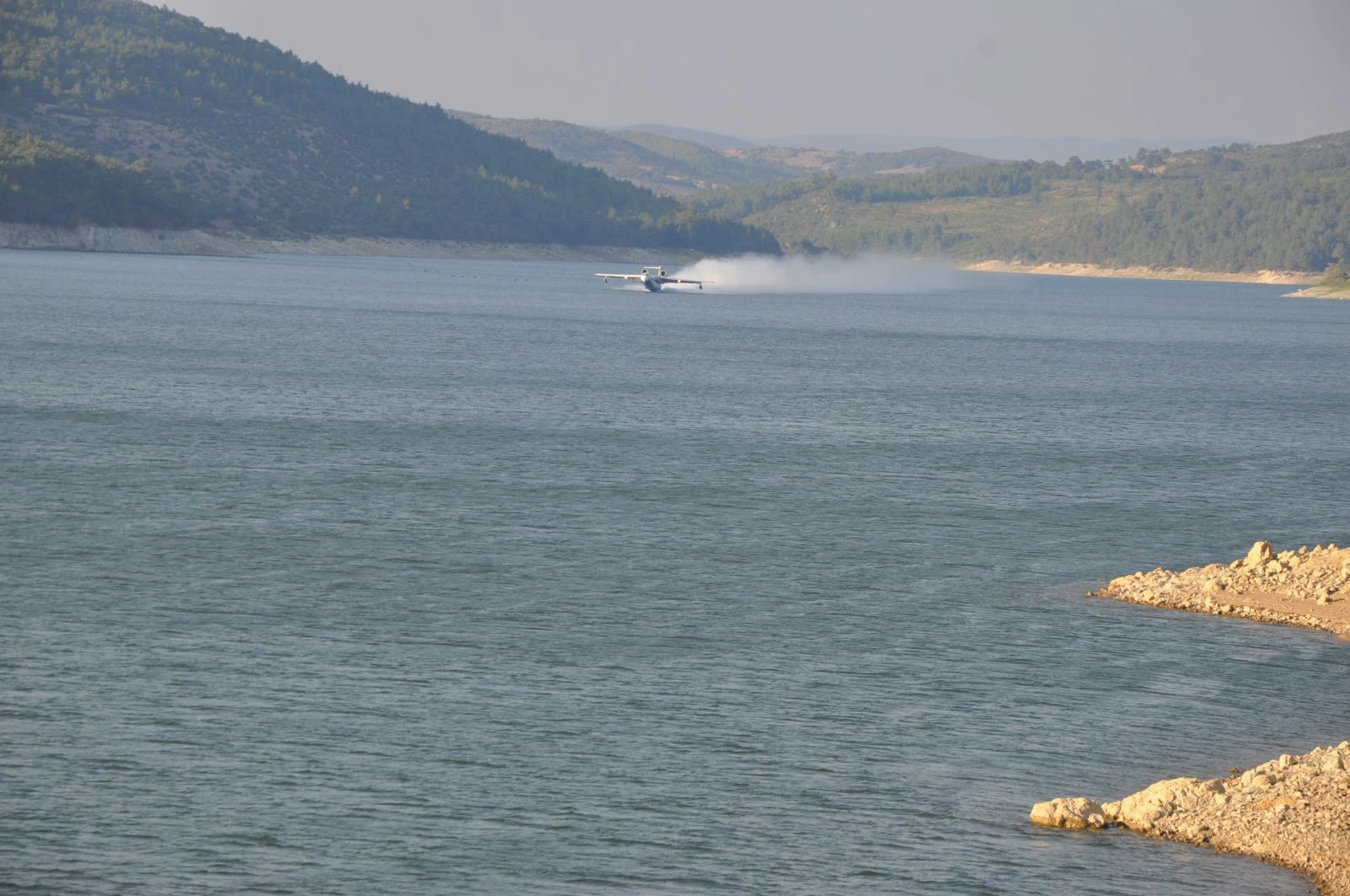 Rusya'dan alınması planlanan yangın söndürme uçağı test edildi