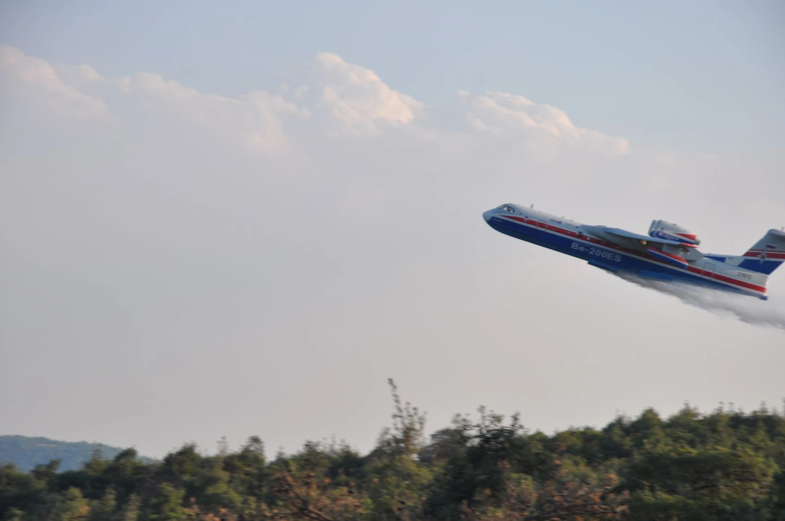 Rusya'dan alınması planlanan yangın söndürme uçağı test edildi