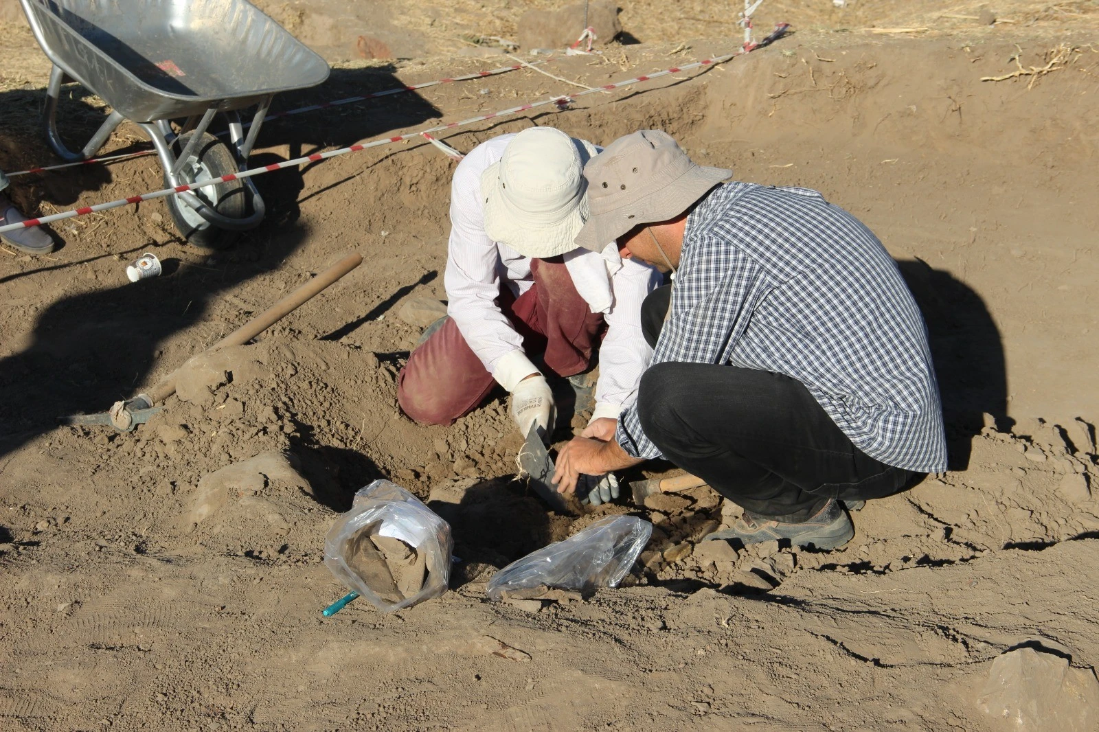 Tarihi kazılarda 'Çömlek' içinde 3 bin yıllık buğday taneleri çıktı