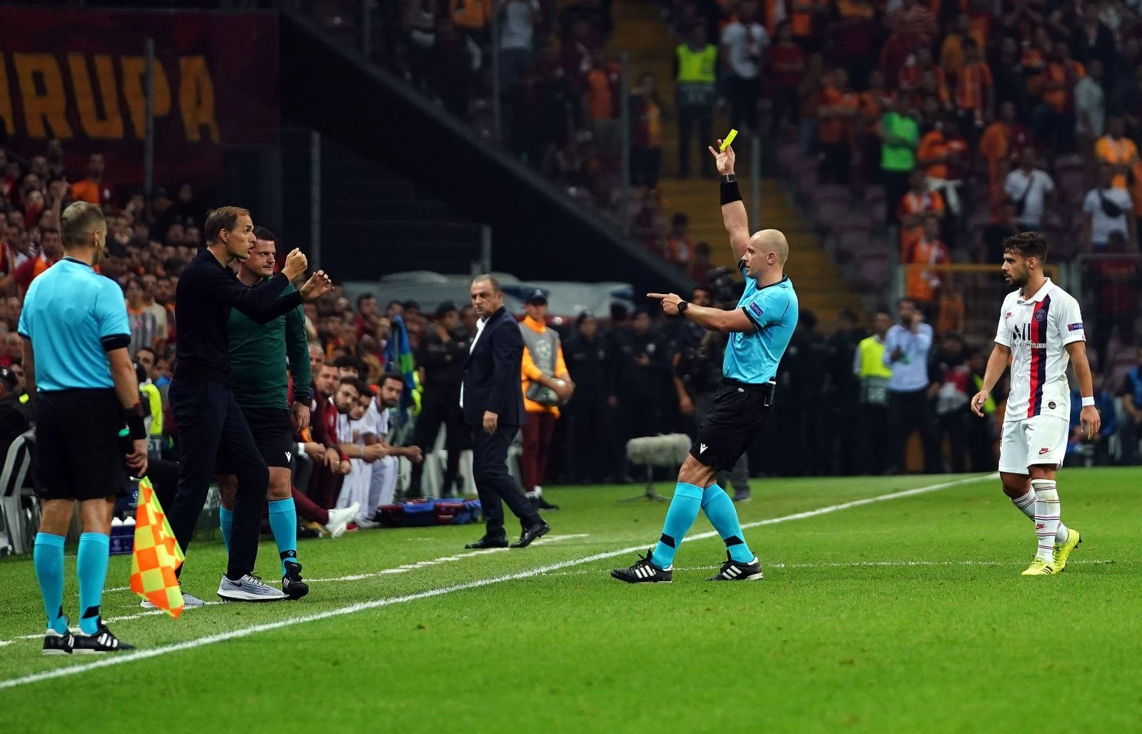 PSG teknik direktörü tarihe geçti