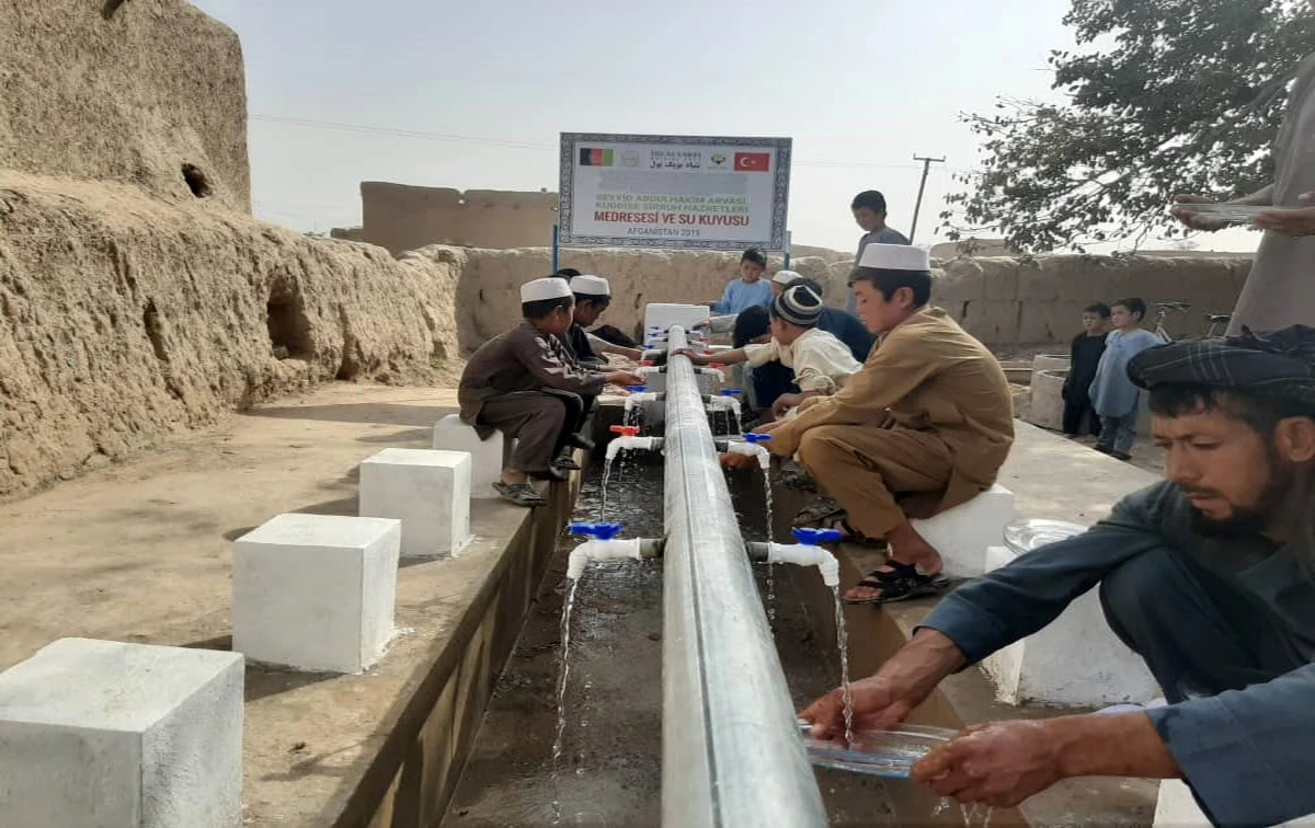 İhlas Vakfı hayırseverlerin yardımları ile Afganistan’da Kur’an kursu ve su kuyusu açtı