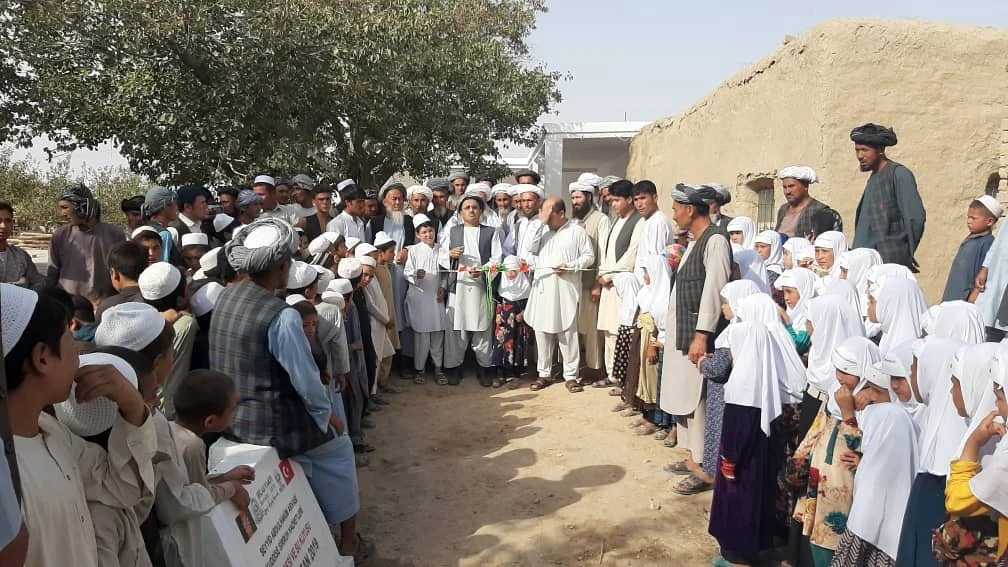 İhlas Vakfı hayırseverlerin yardımları ile Afganistan’da Kur’an kursu ve su kuyusu açtı