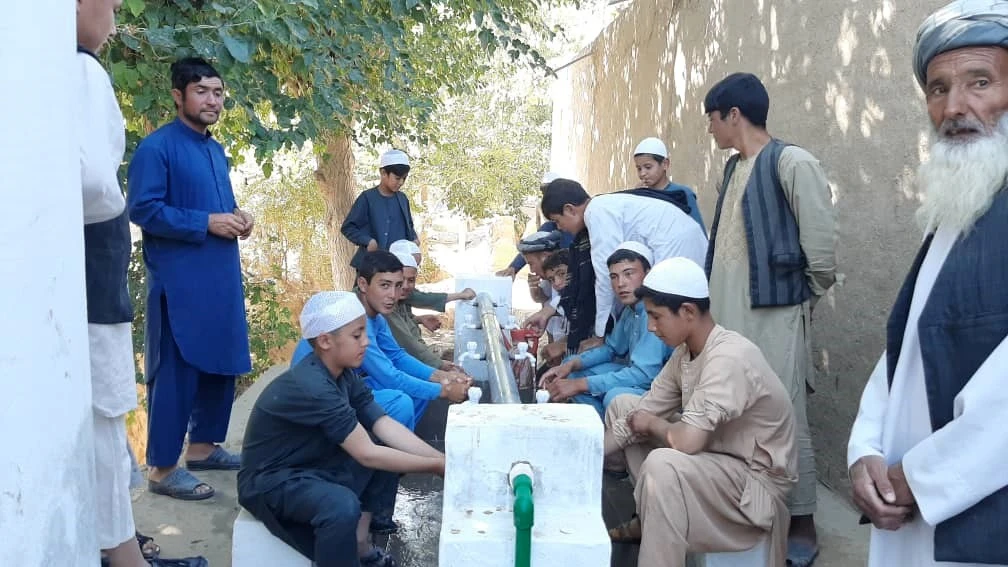 İhlas Vakfı hayırseverlerin yardımları ile Afganistan’da Kur’an kursu ve su kuyusu açtı