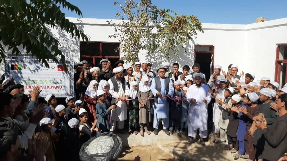 İhlas Vakfı hayırseverlerin yardımları ile Afganistan’da Kur’an kursu ve su kuyusu açtı