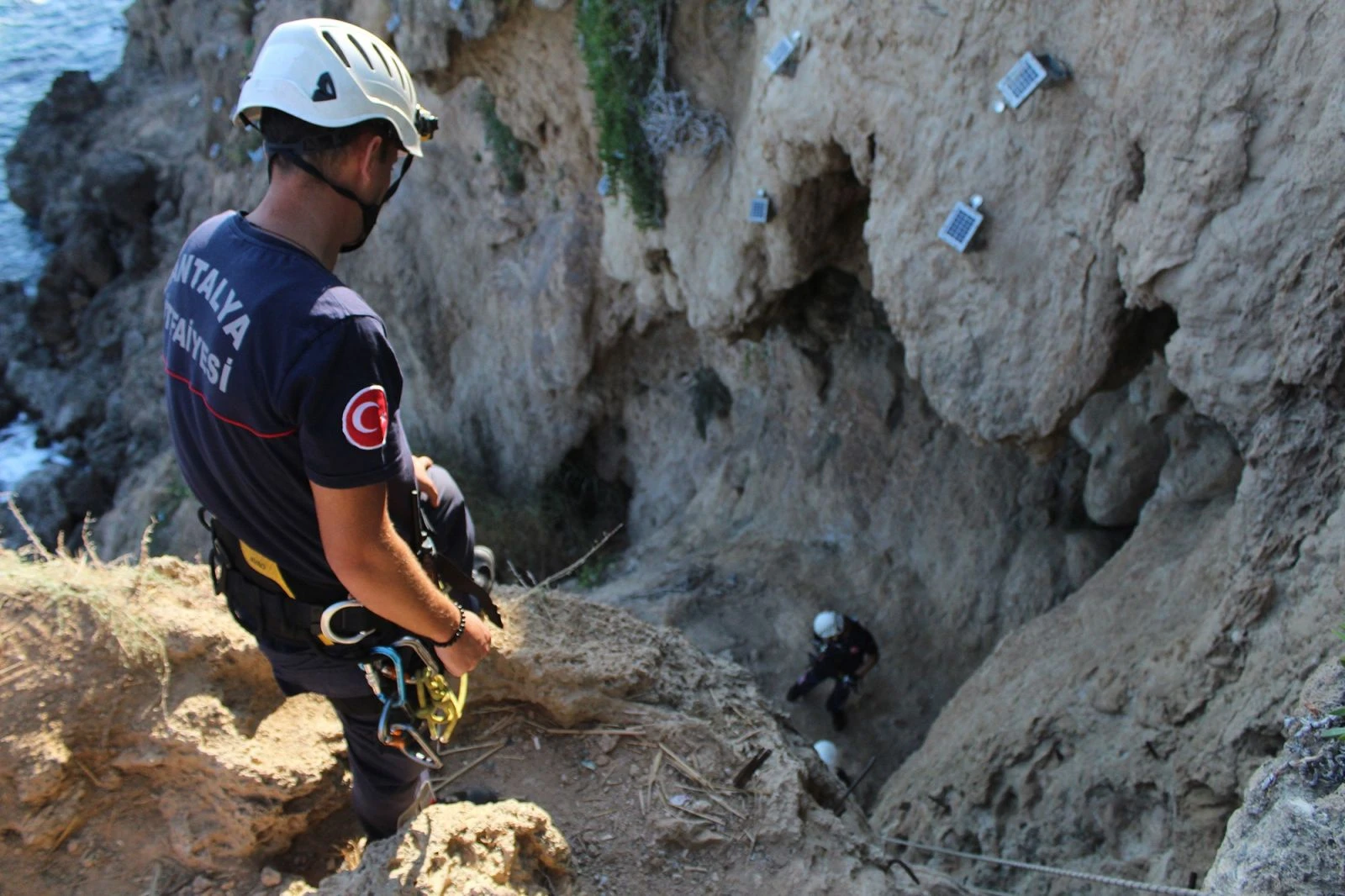 Balık tutmak isterken mahsur kaldı