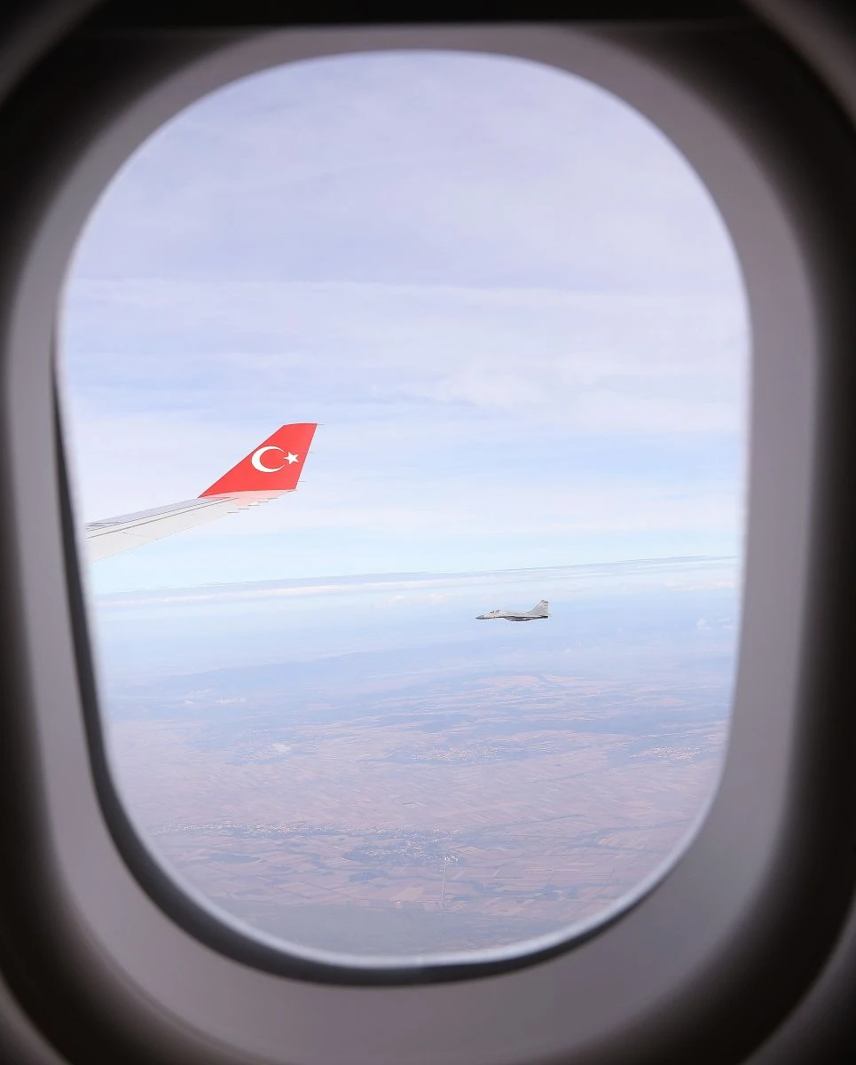 Cumhurbaşkanı Erdoğan'a Belgrad'da sürpriz karşılama: Sırp uçakları eşlik etti