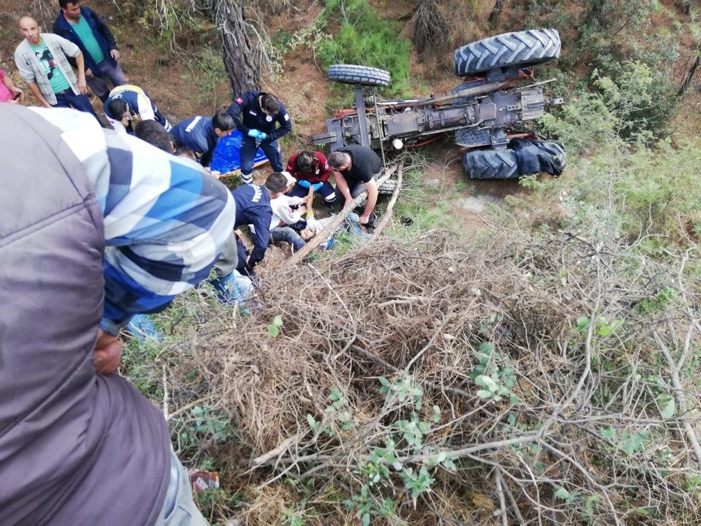 Kontrolden çıkan traktör 15 metrelik uçurumdan yuvarlandı