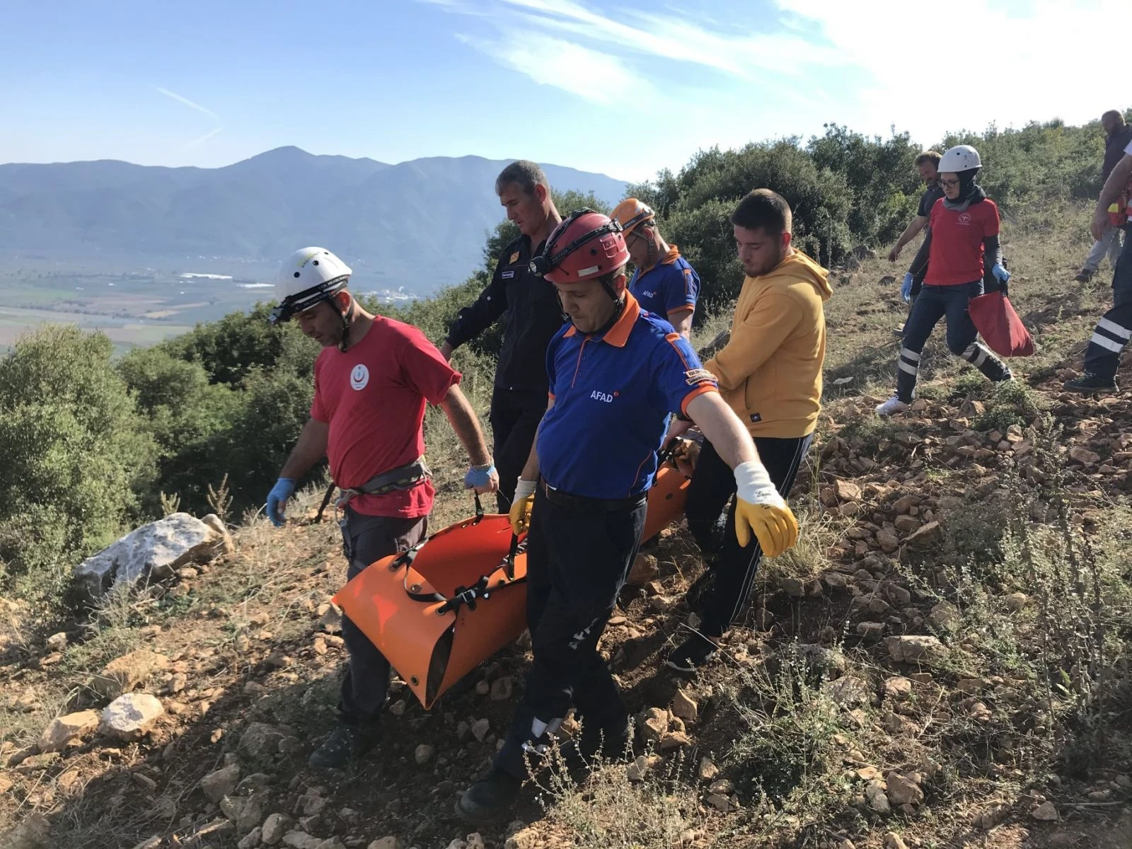Kendi kazdığı 42 metrelik çukura düştü