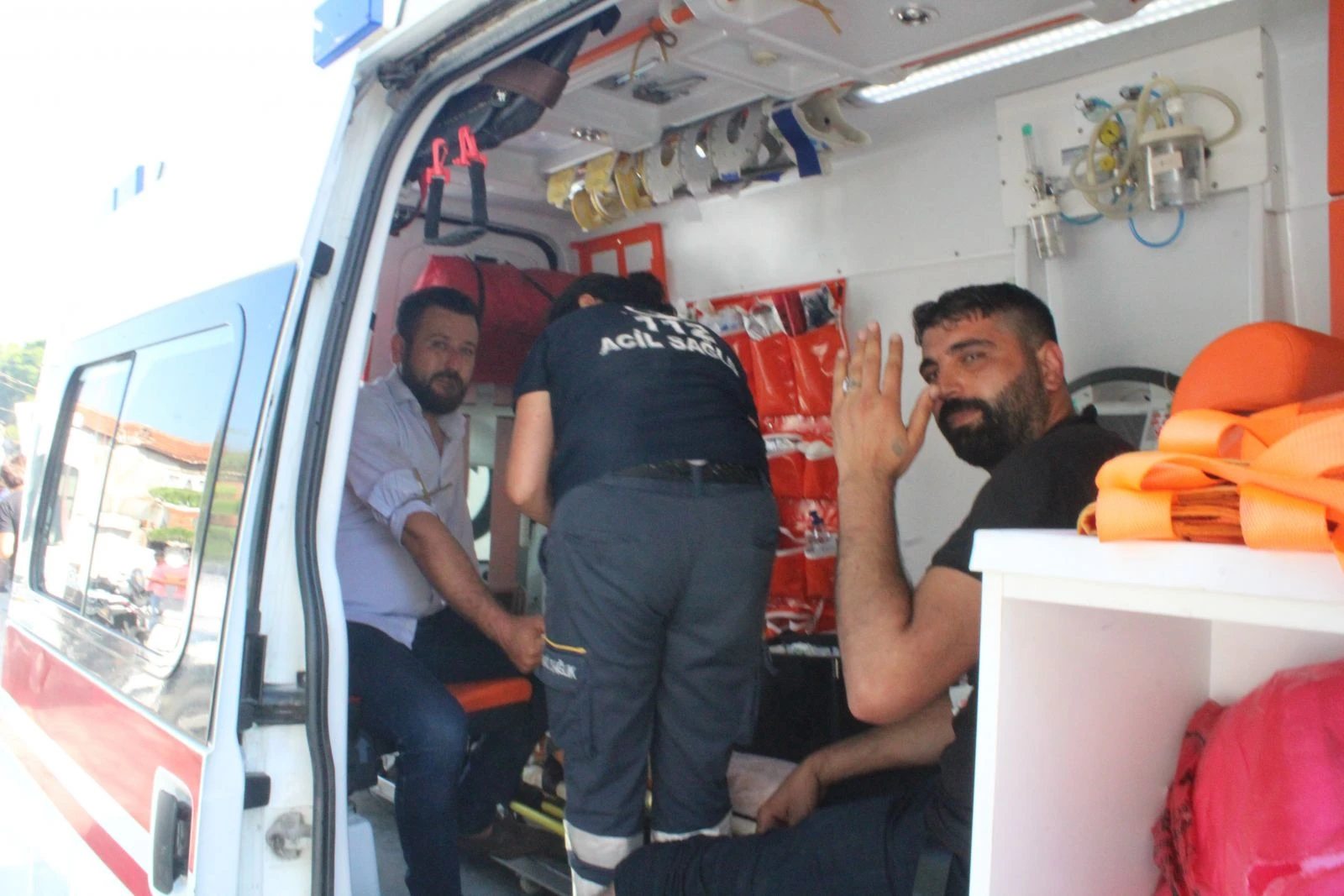 Bir garip kaza! 4 araçta, 2 yaralı