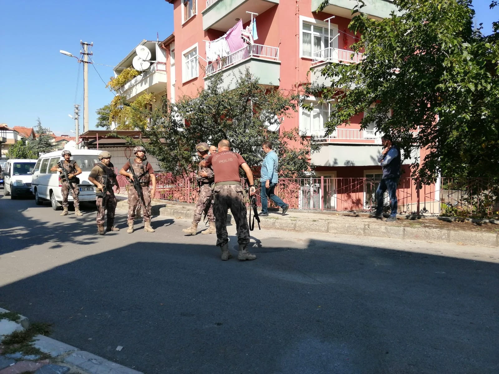 Pompalı tüfekle rastgele ateş açtı! Polis alarma geçti