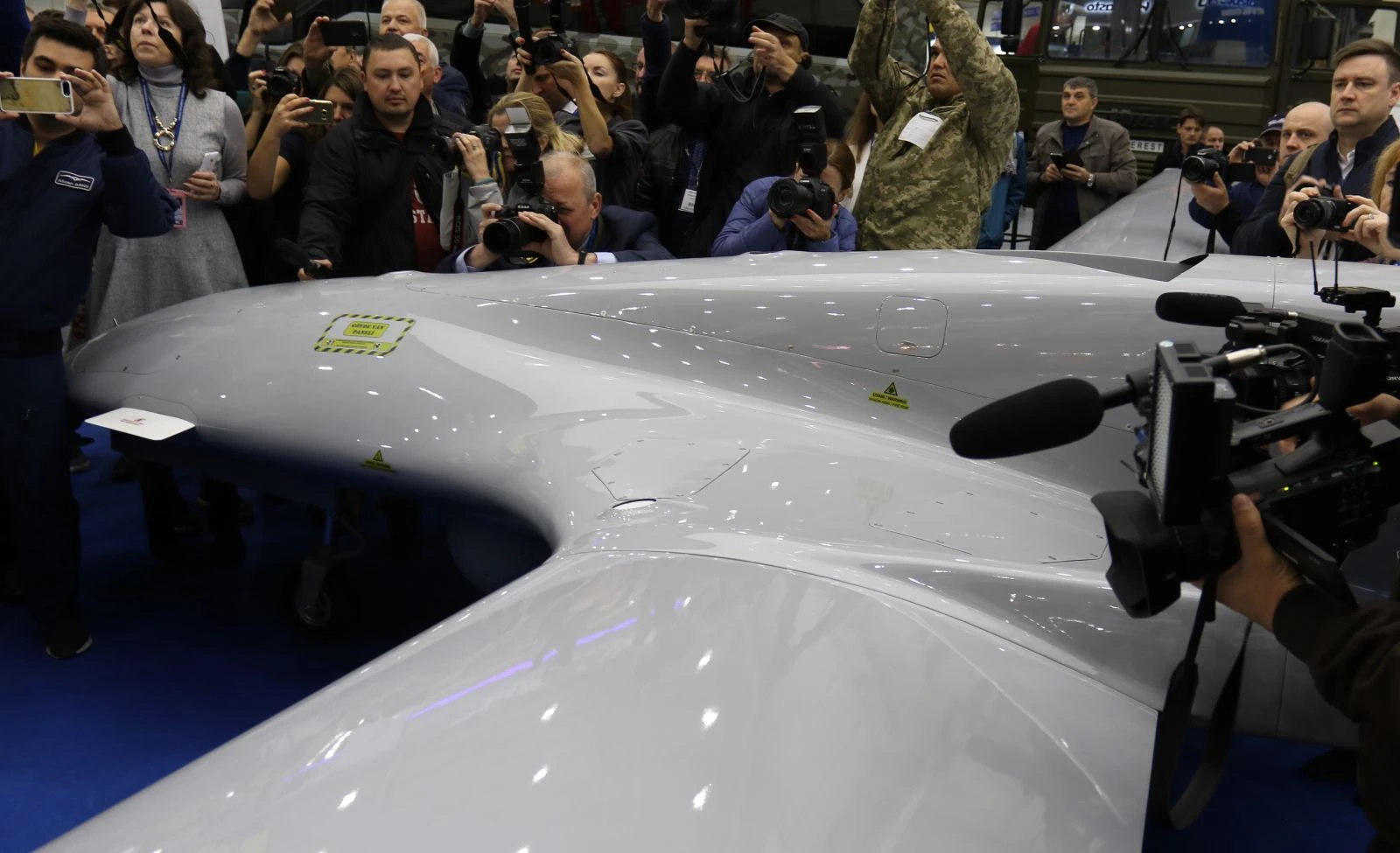 Ukrayna Cumhurbaşkanı Zelenskiy, Türk IHA’sını inceledi