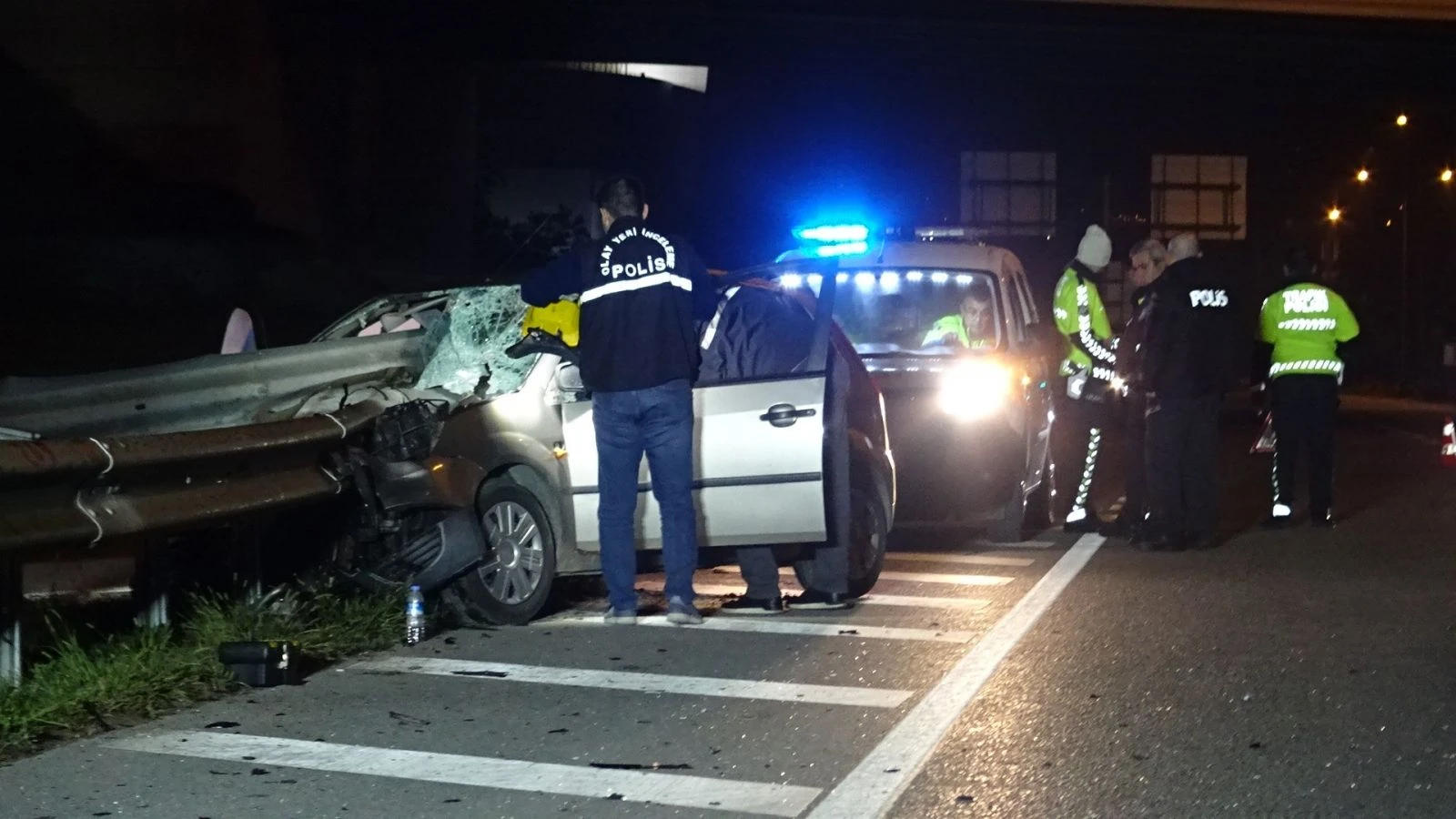 Aşırı hız ölüm getirdi, kafasına bariyer saplandı