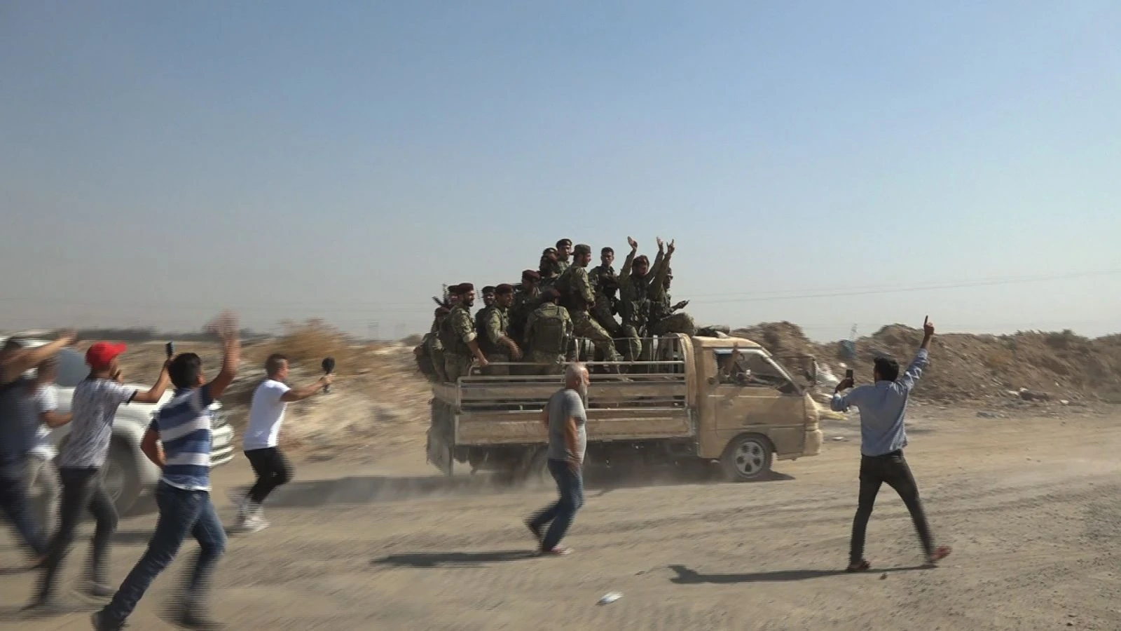 Tekbirlerle uğurlanan Suriye Milli Ordusu Resulayn'da