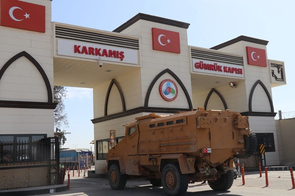 Fırat Nehri'ne seyyar köprü kuruluyor