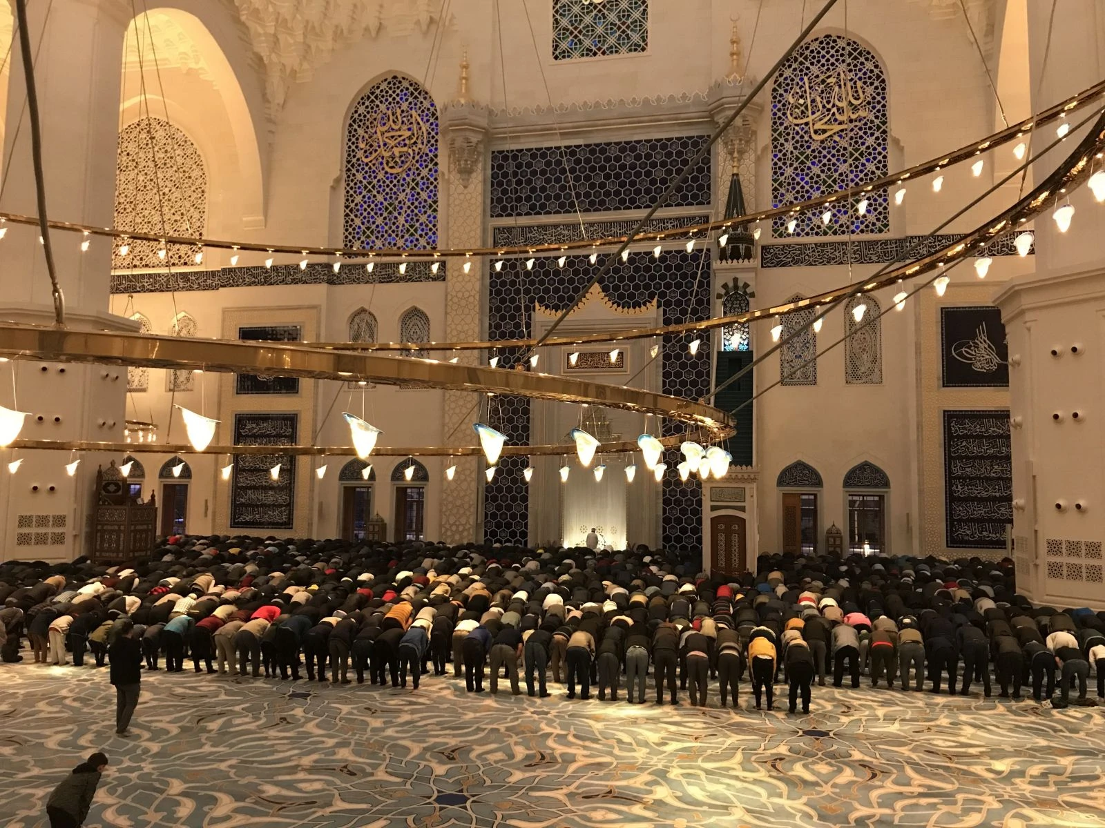 Vatandaşlar Mehmetçik için Çamlıca Camii’ne koştu