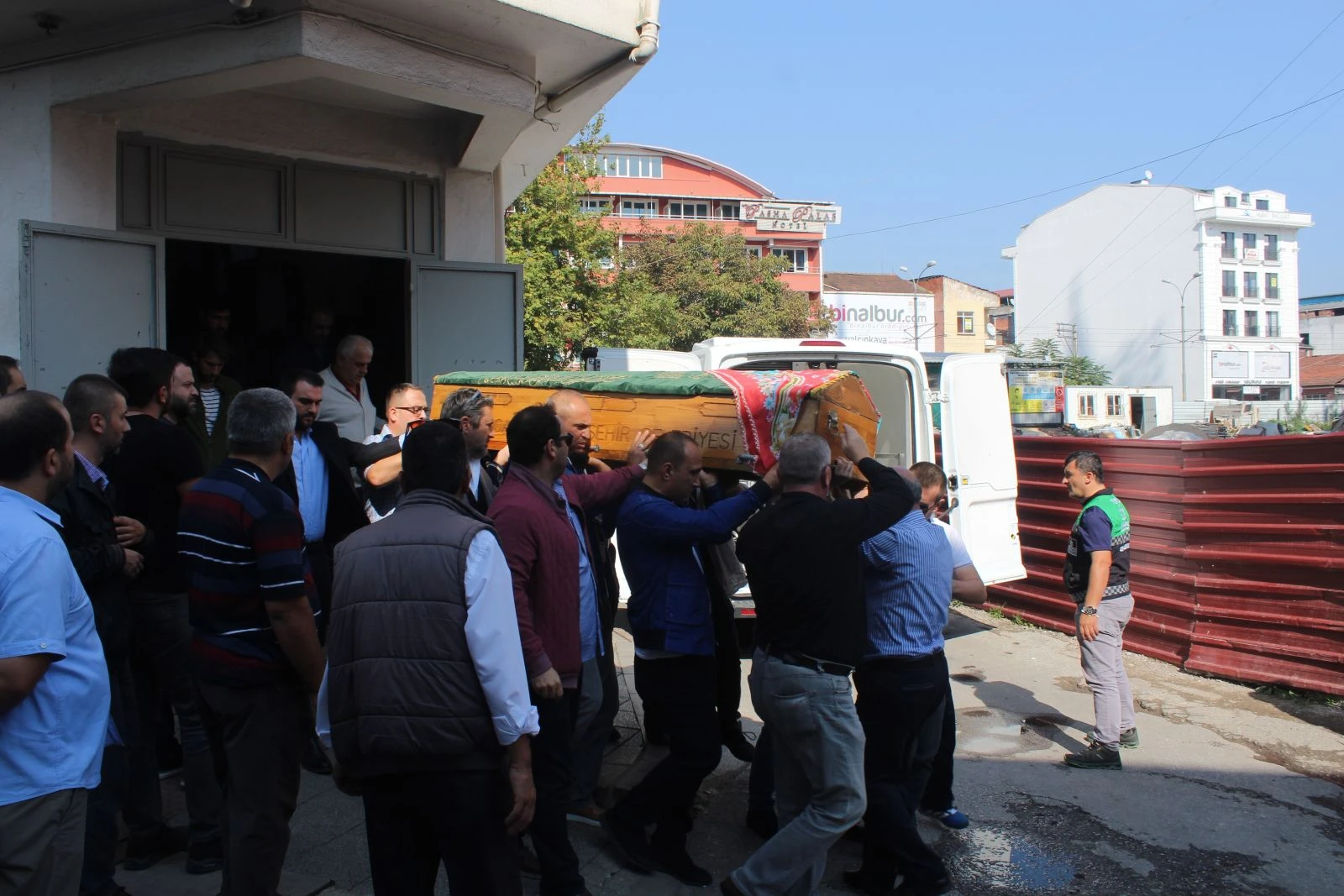 Yürek yakan manzara! Yaralı kurtulduğuna sevinemedi