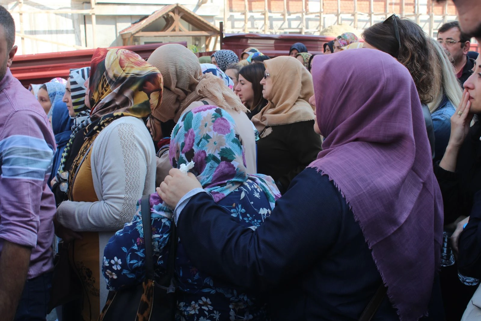 Yürek yakan manzara! Yaralı kurtulduğuna sevinemedi