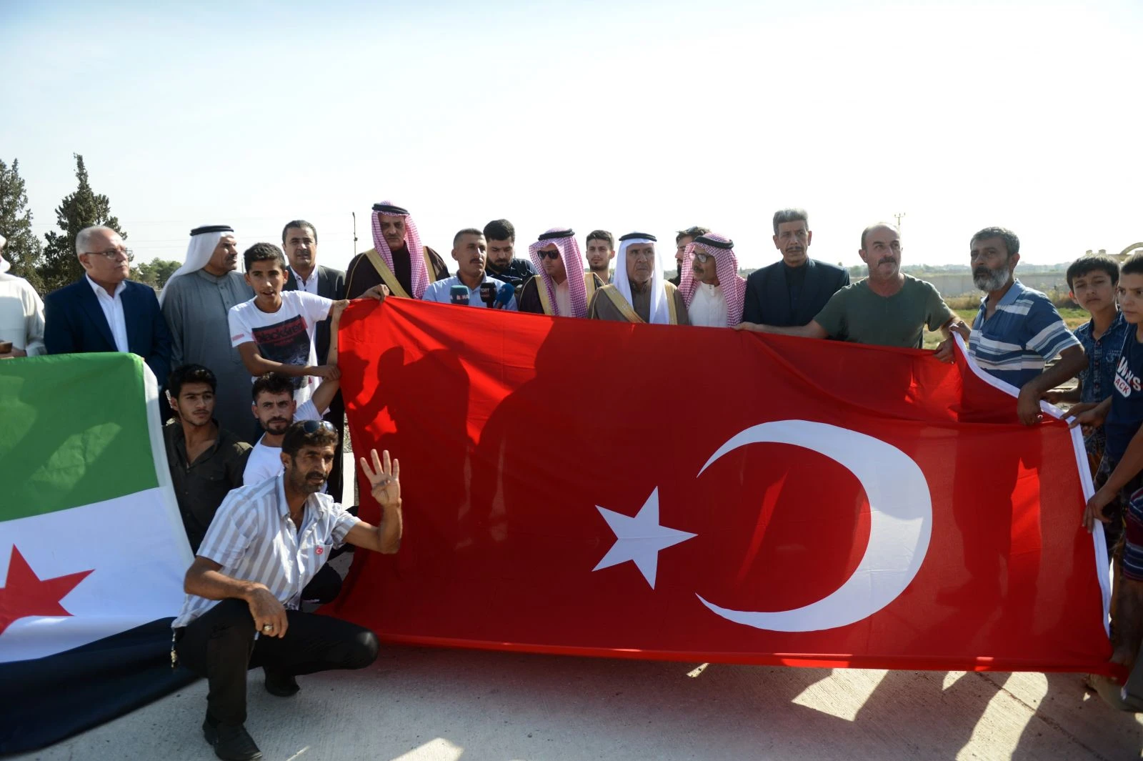 Suriyeli aşiret liderlerinden sınırın sıfır noktasında harekata destek