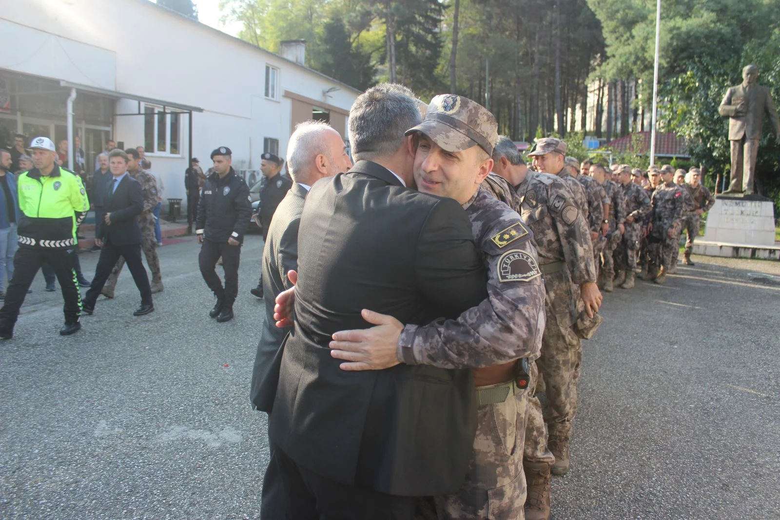 Özel Harekat Polisleri dualarla Suriye’ye gönderildi