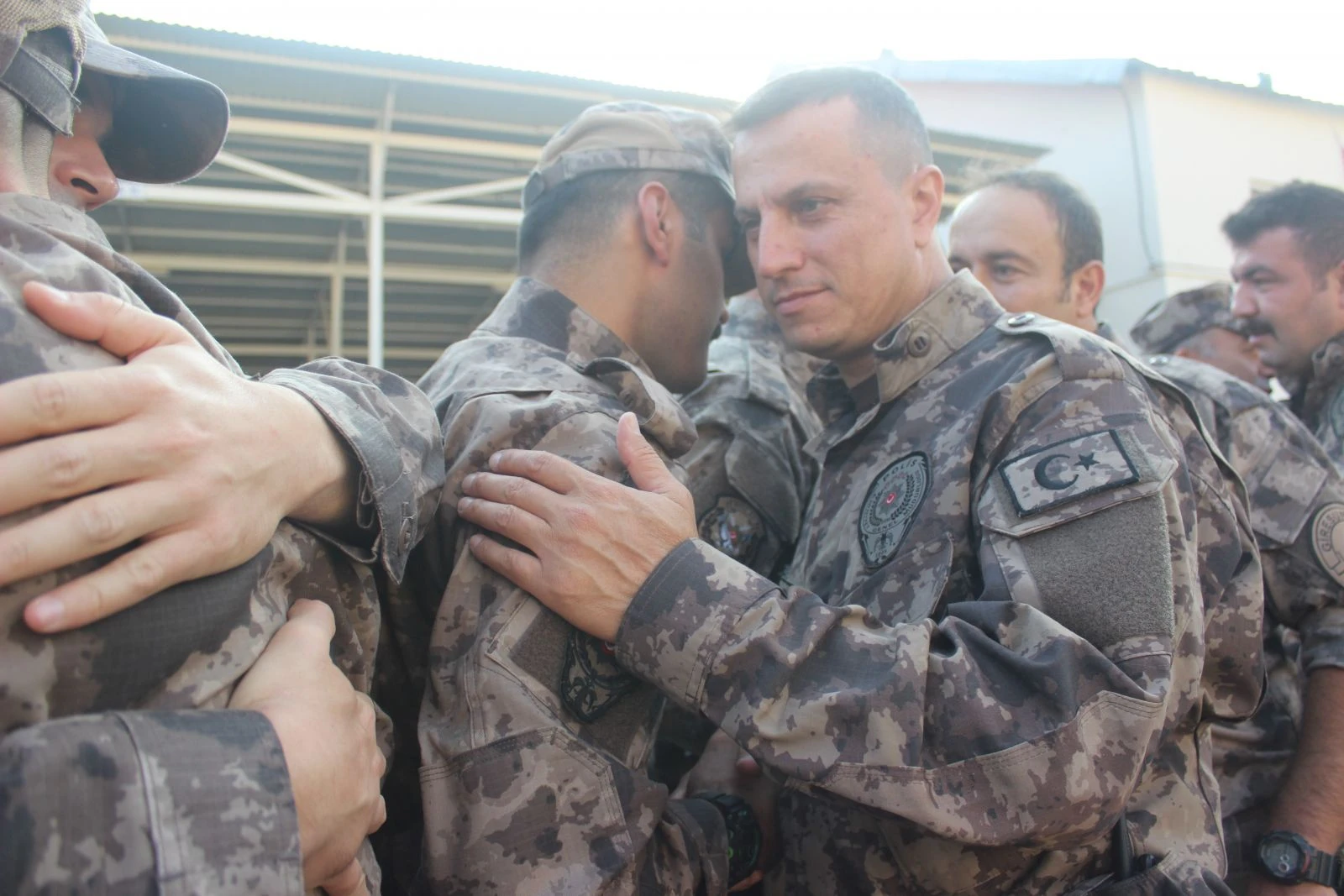 Özel Harekat Polisleri dualarla Suriye’ye gönderildi