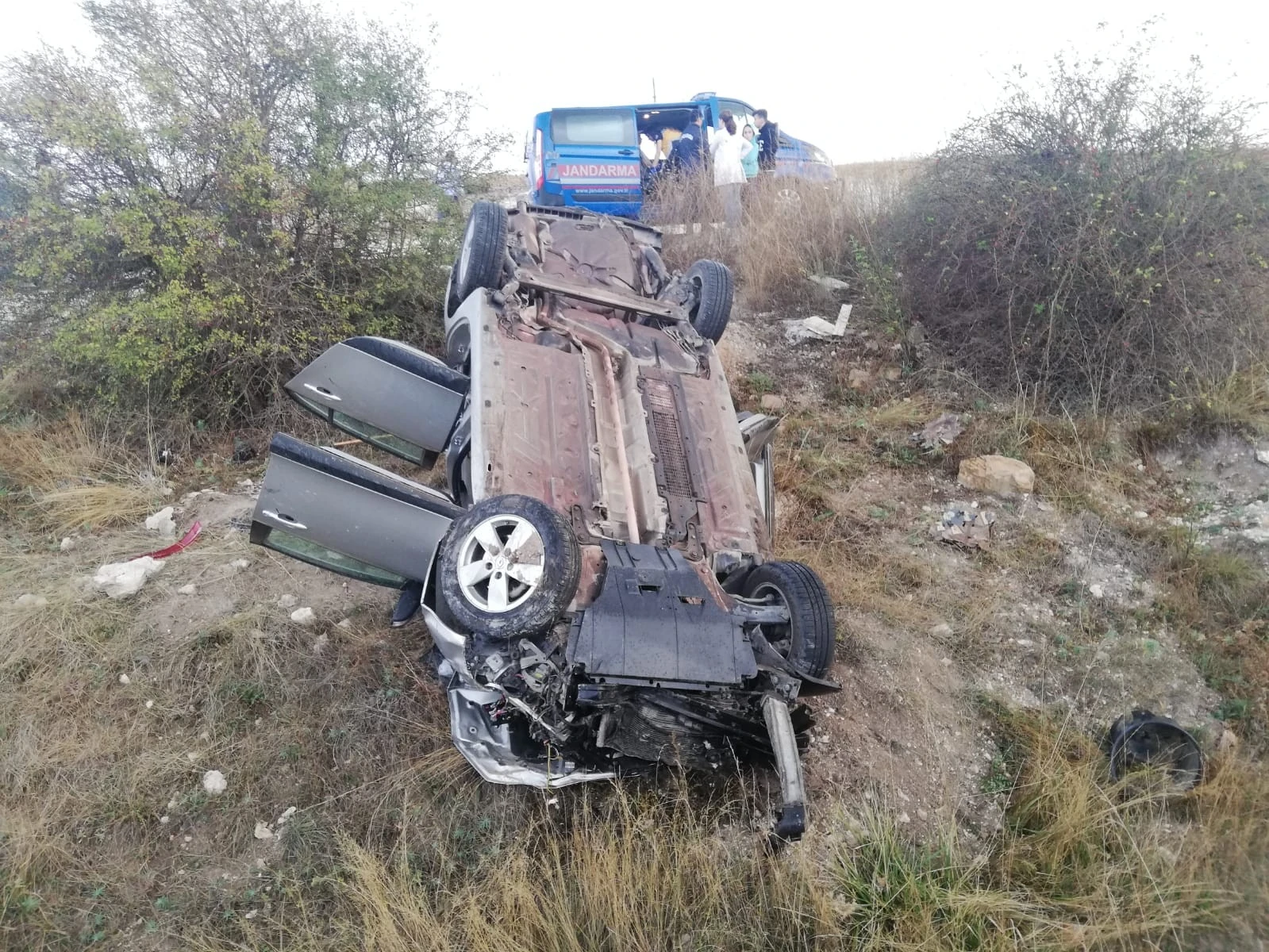 Kütahya'da trafik kazası: Hurdaya dönen araçtan 4 yaralı kurtuldu