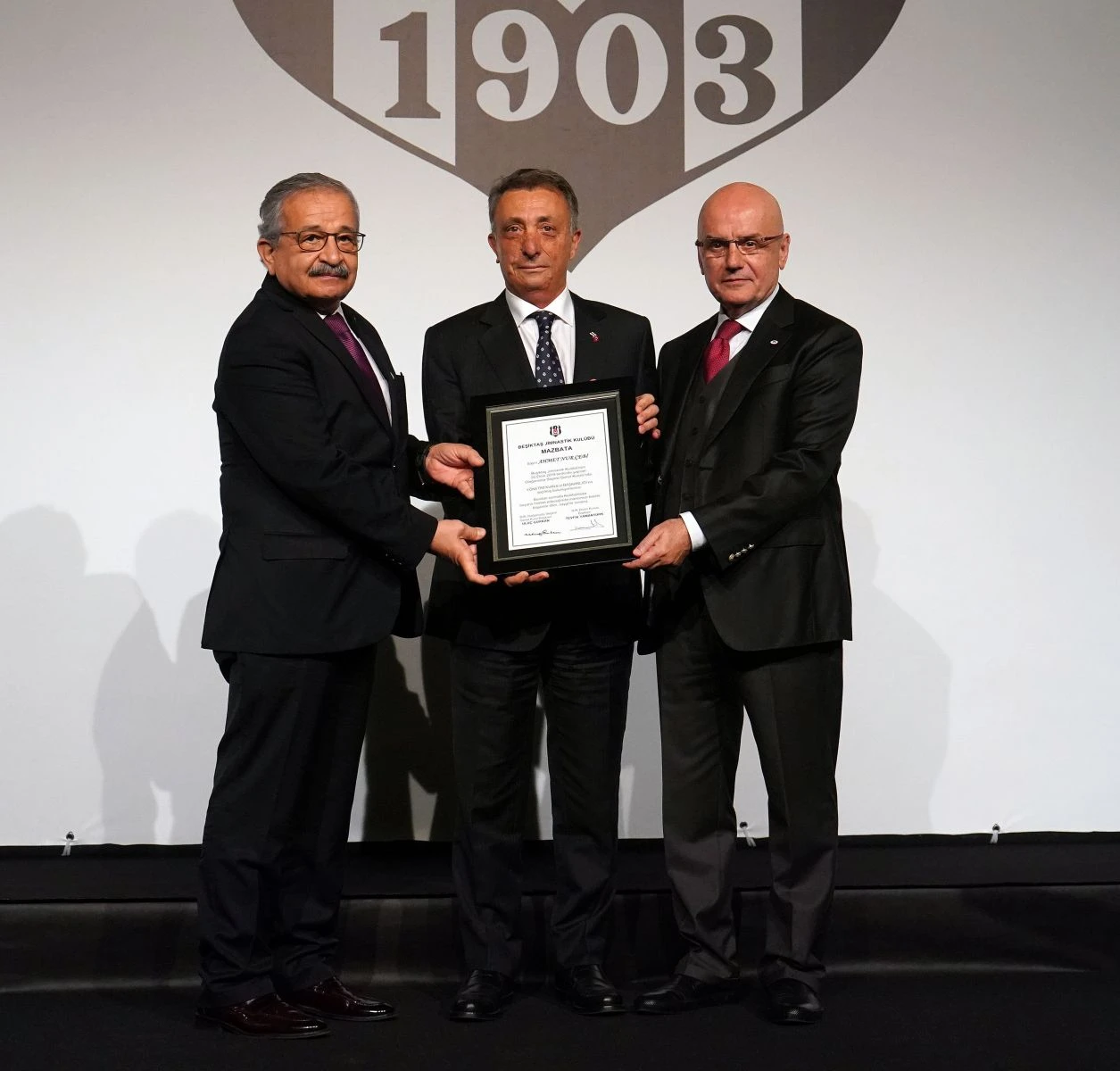 Ahmet Nur Çebi mazbatasını aldı