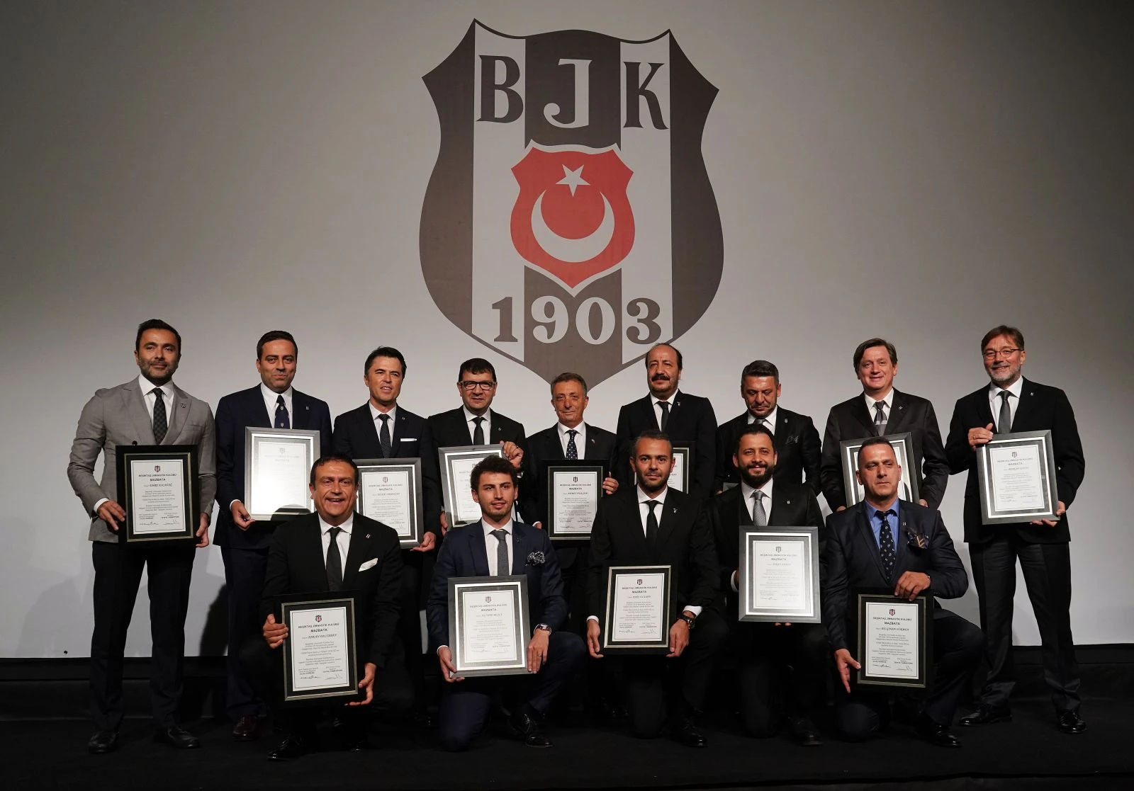 Ahmet Nur Çebi mazbatasını aldı