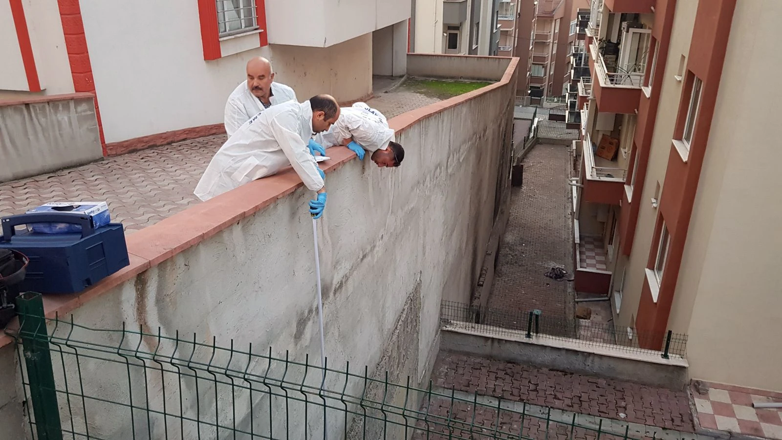 Ölçtü, biçti 5 metre yükseklikten böyle atladı